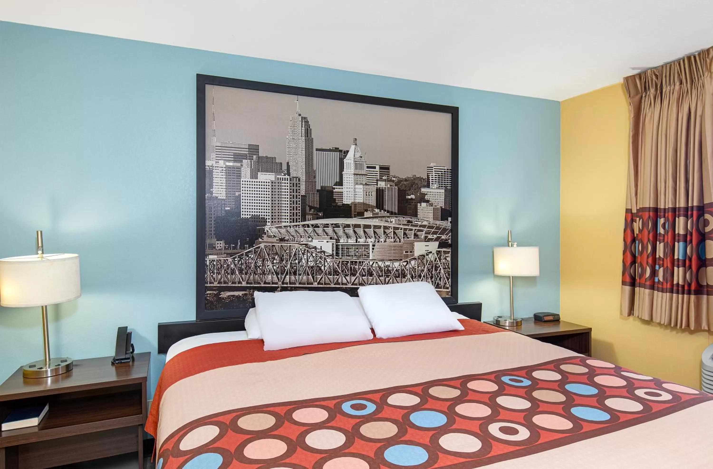 Bed in Super 8 by Wyndham Eddyville/Kuttawa