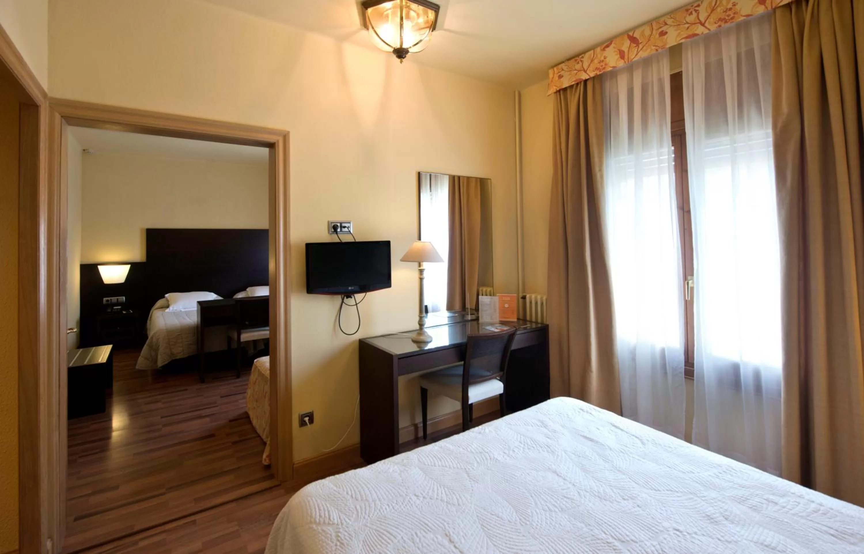 Photo of the whole room, Bed in Hotel Restaurant Pessets & SPA