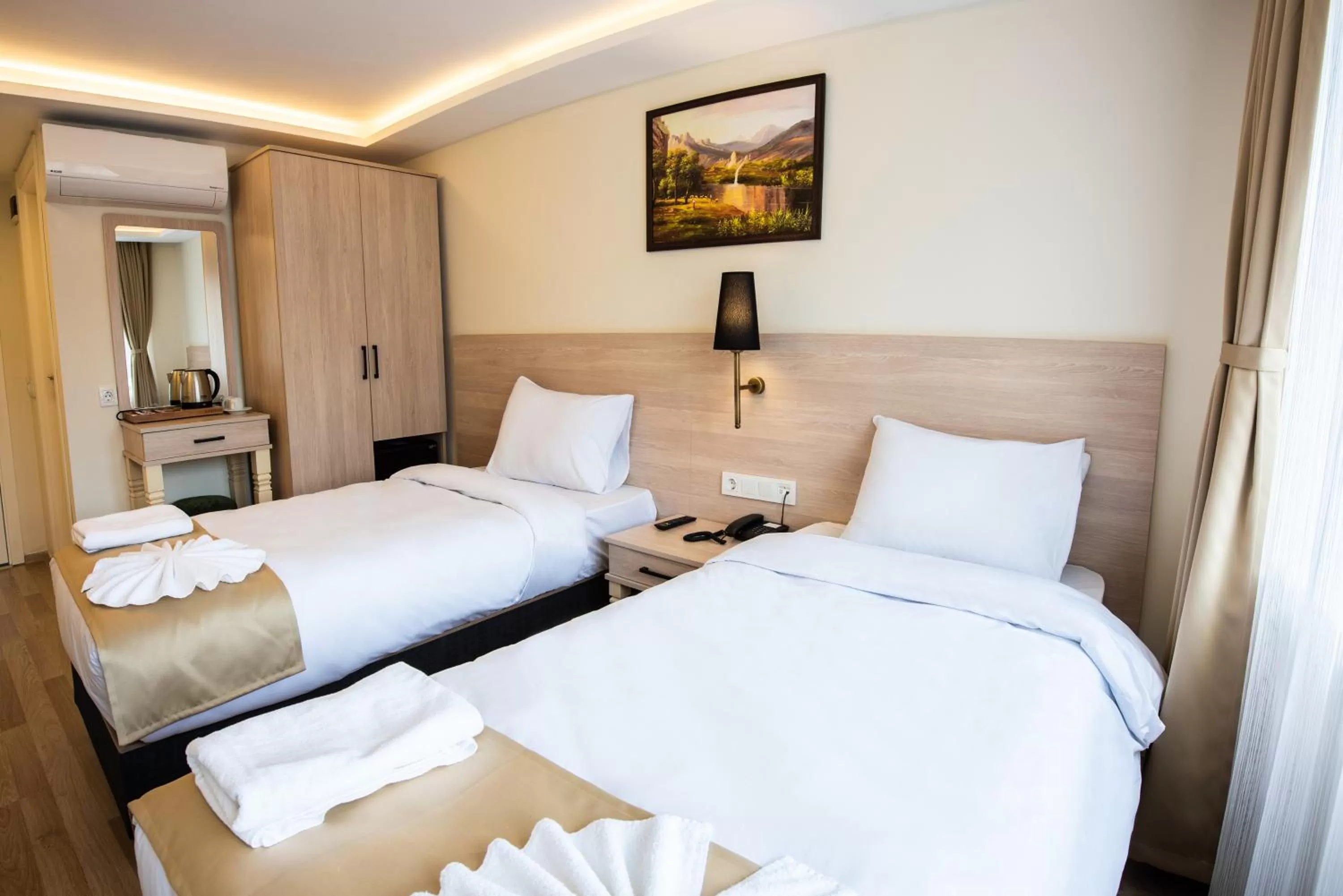 Photo of the whole room, Bed in Royal Bosphorus Hotel & SPA Hamam