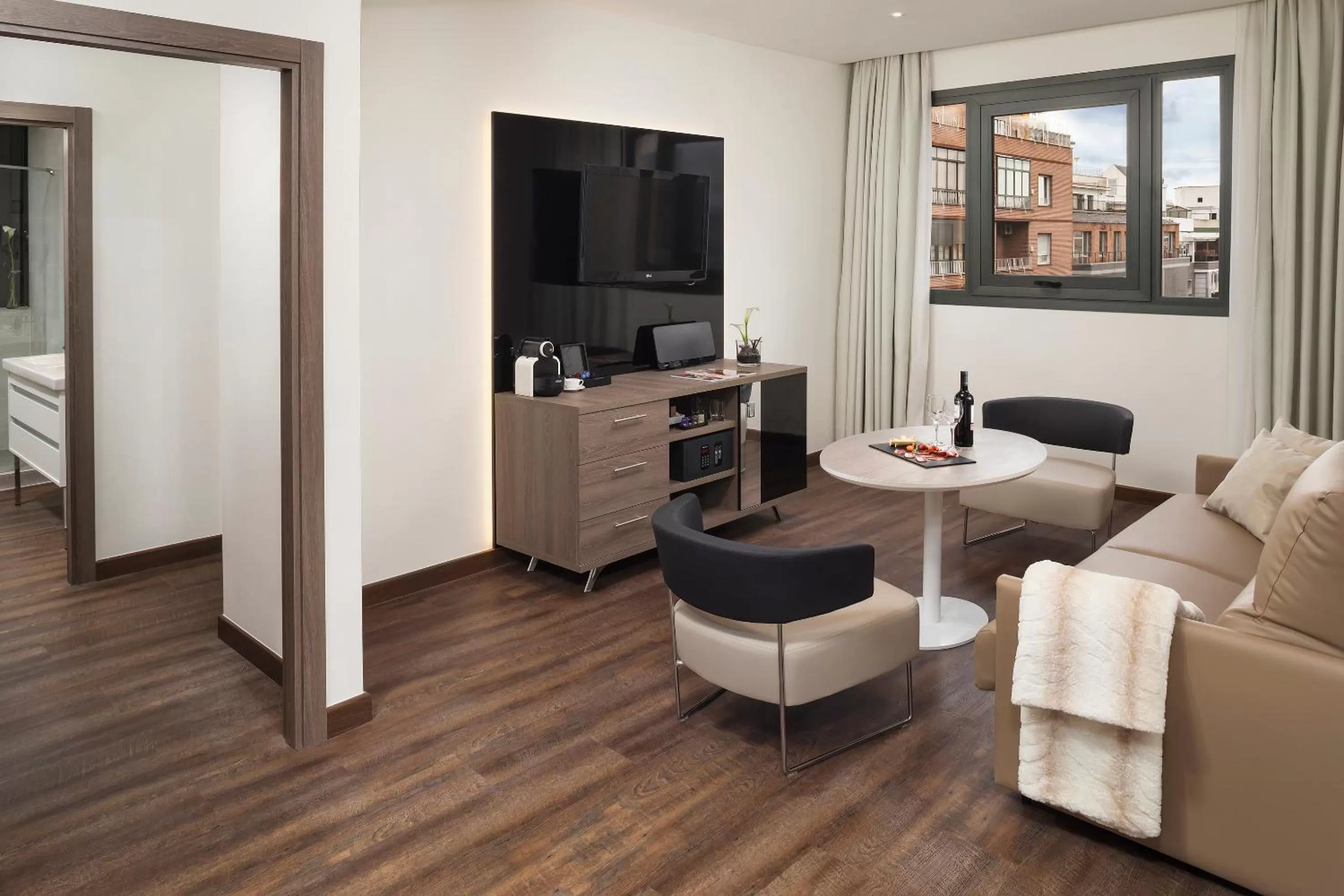 Living room in Melia Madrid Serrano