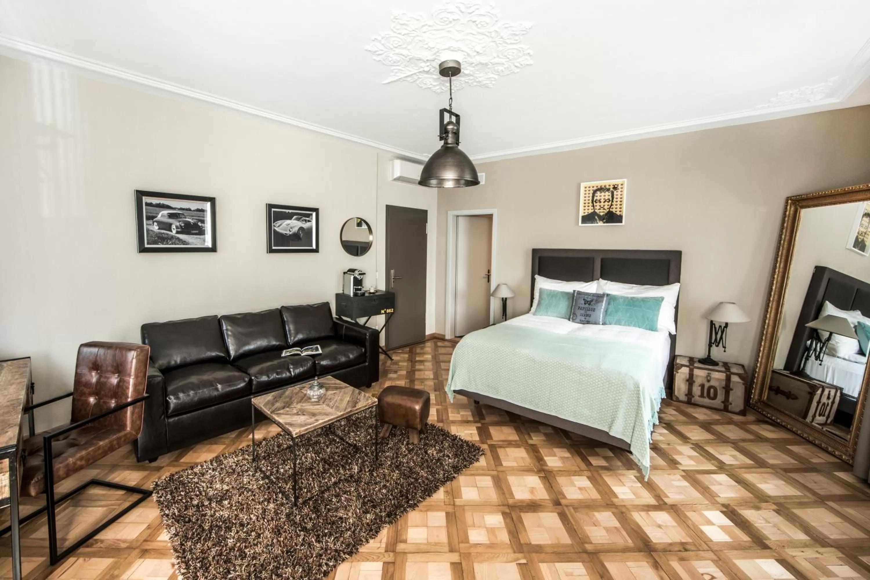 Decorative detail, Bed in The Yard Zürich