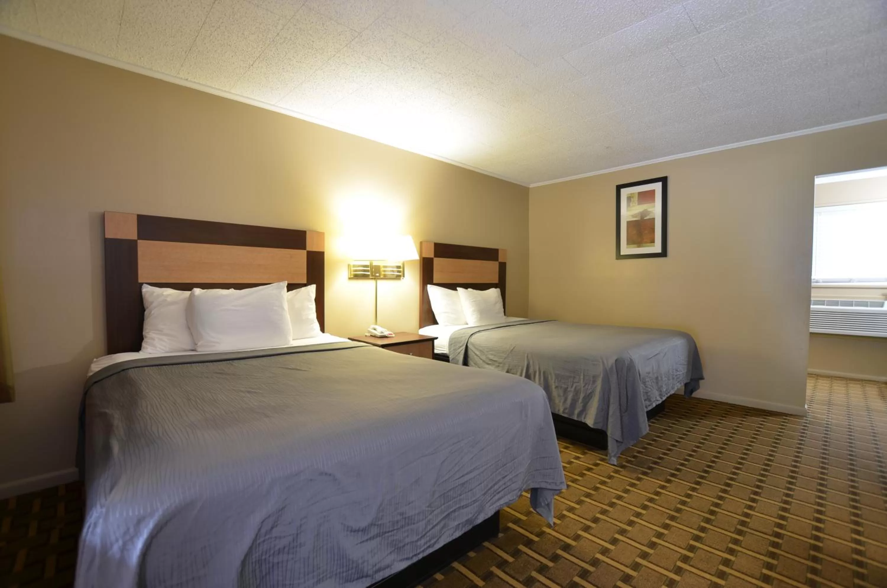 Bedroom, Bed in Travelowes Motel - Maggie Valley