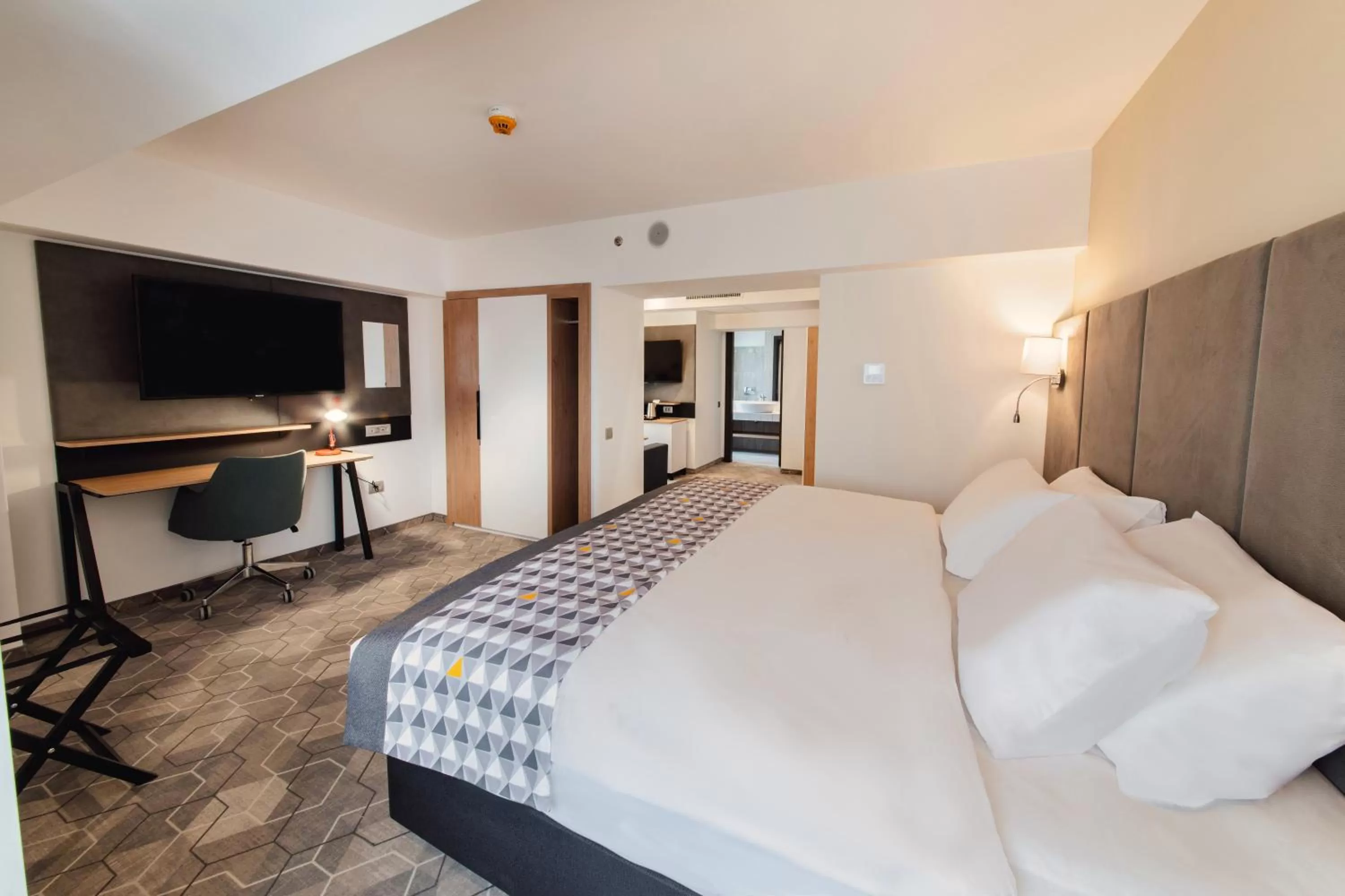 Photo of the whole room, Bed in Holiday Inn Bucharest - Times by IHG