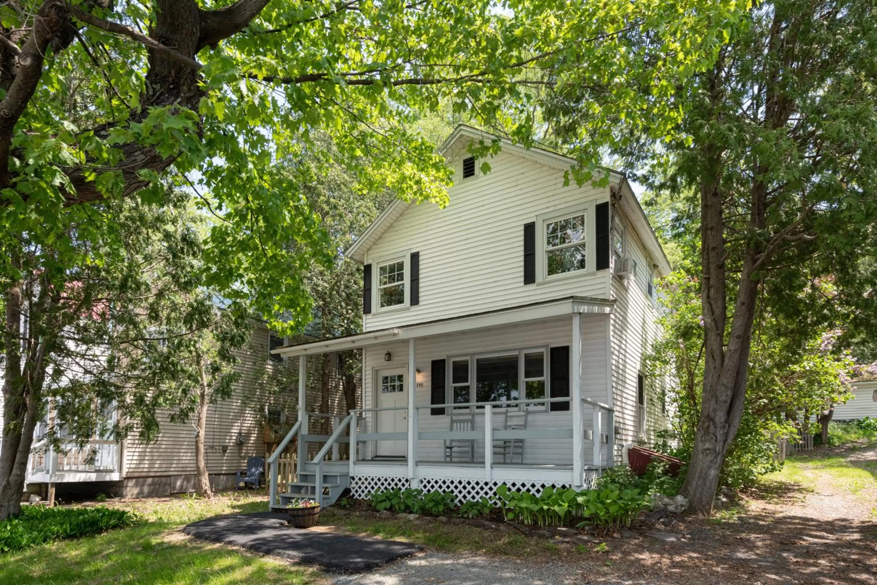 Property building in Lake Bomoseen Lodge