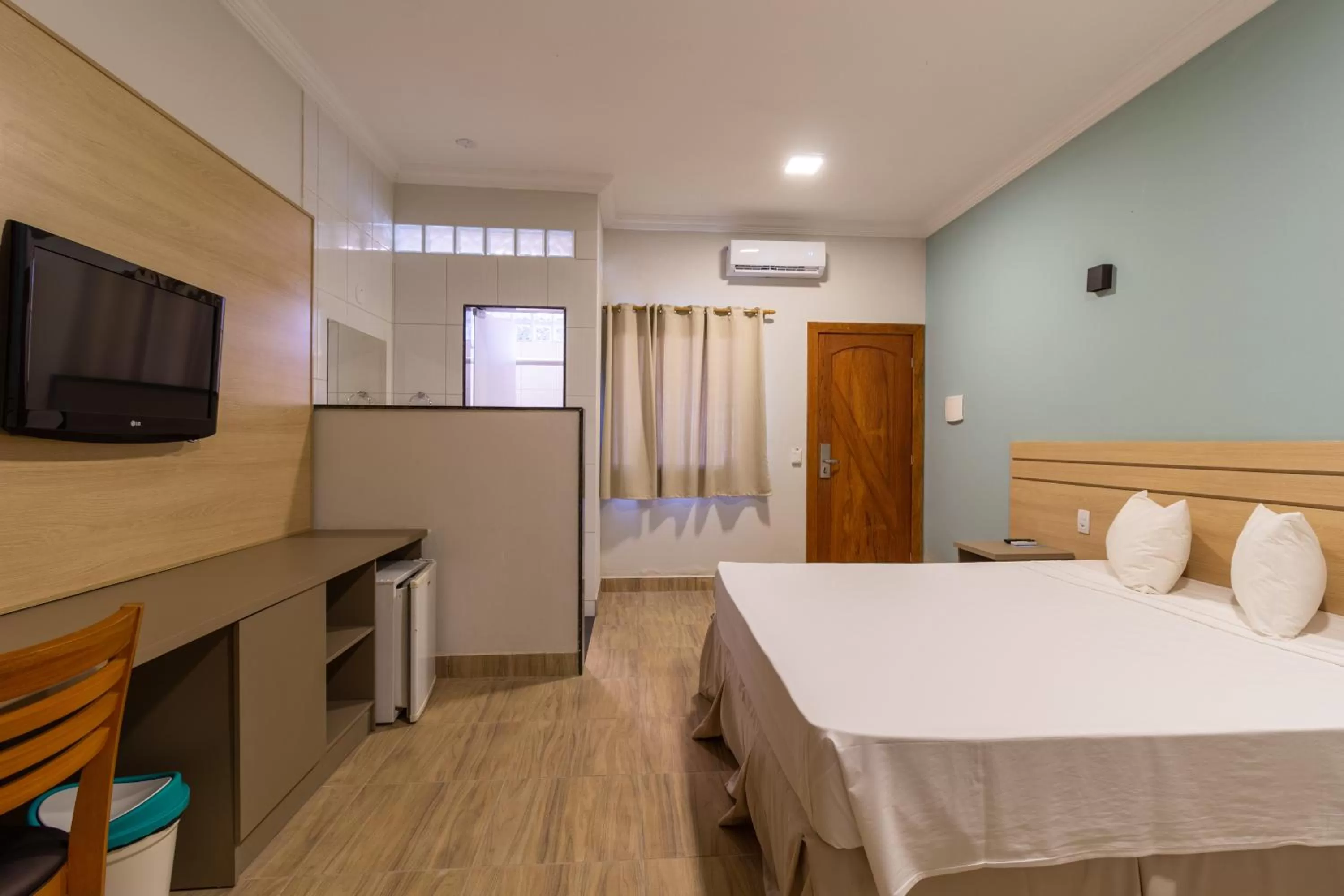 Photo of the whole room, Bed in Porto Mar Hotel