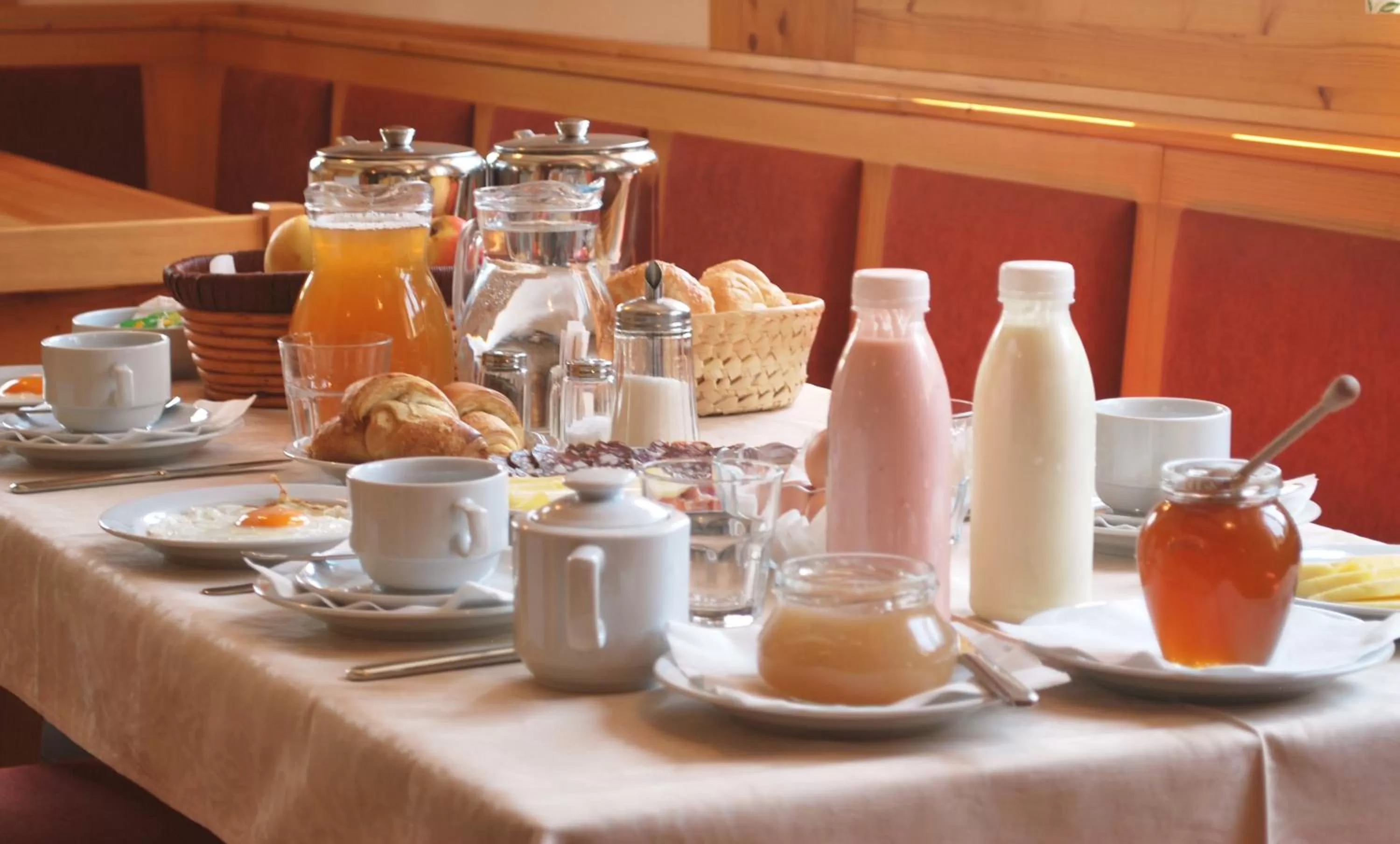 Food and drinks, Restaurant/Places to Eat in Tourist Farm Pr'Dovar