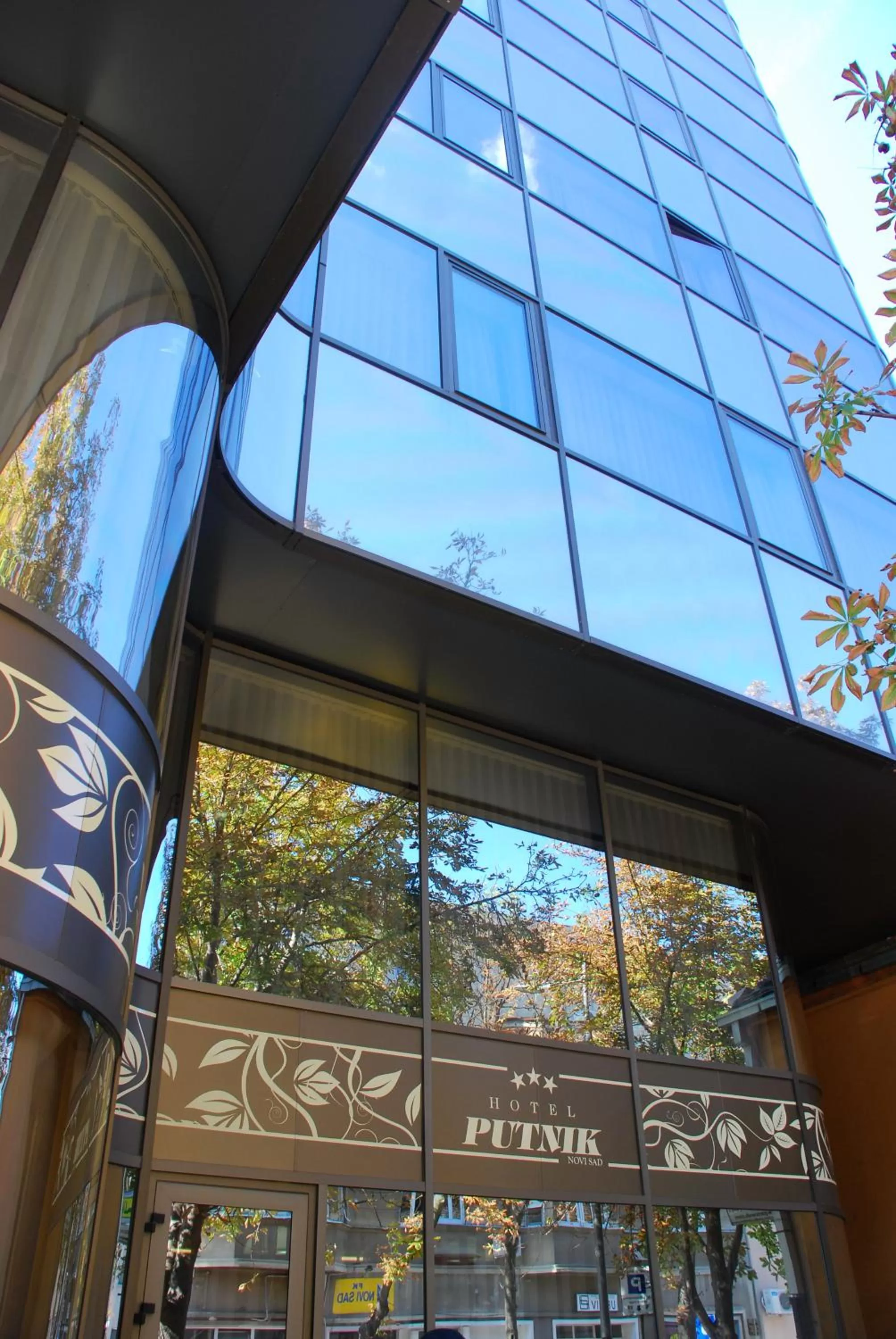 Facade/entrance in Hotel Putnik