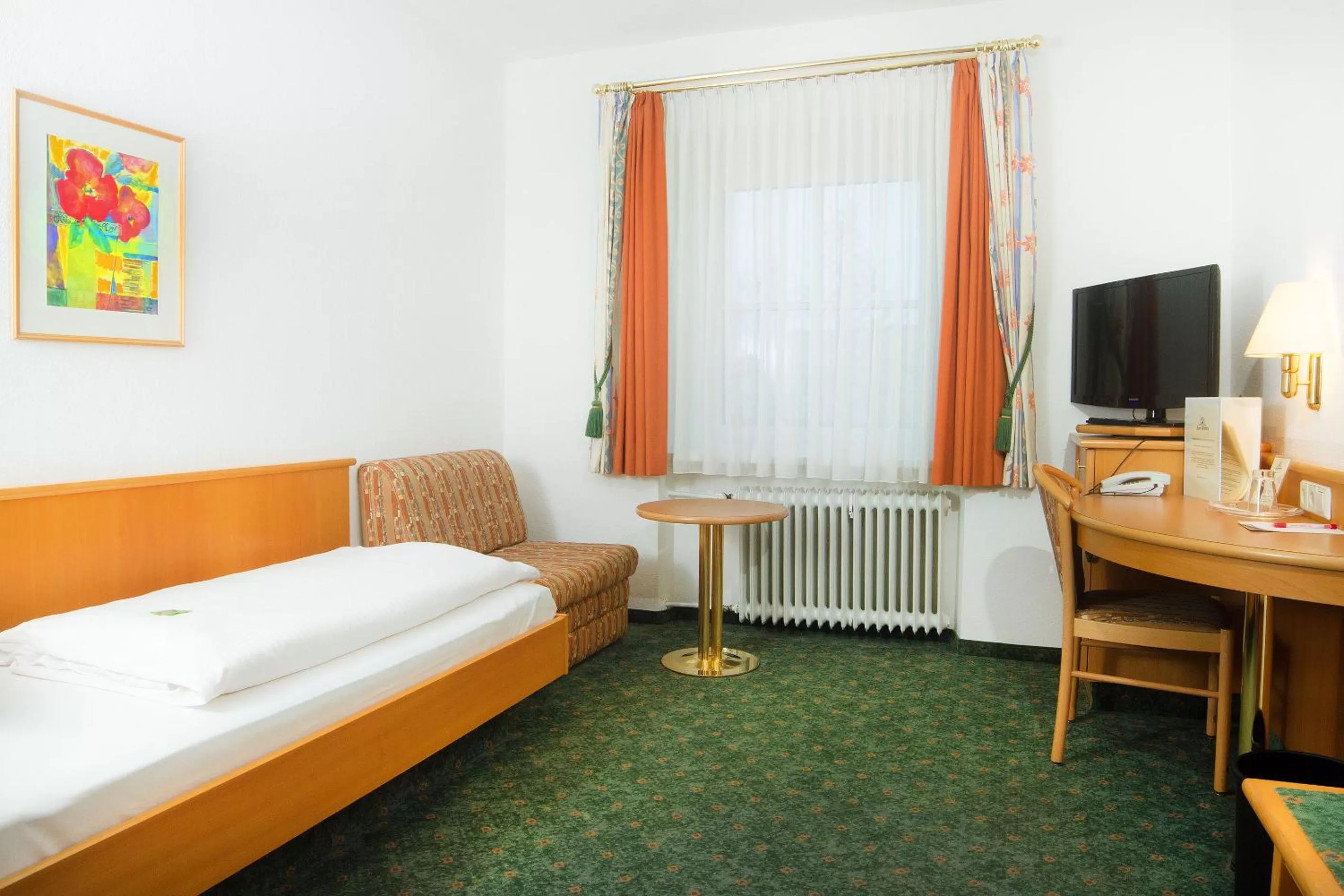 Photo of the whole room, Bed in Hotel zum Hirsch