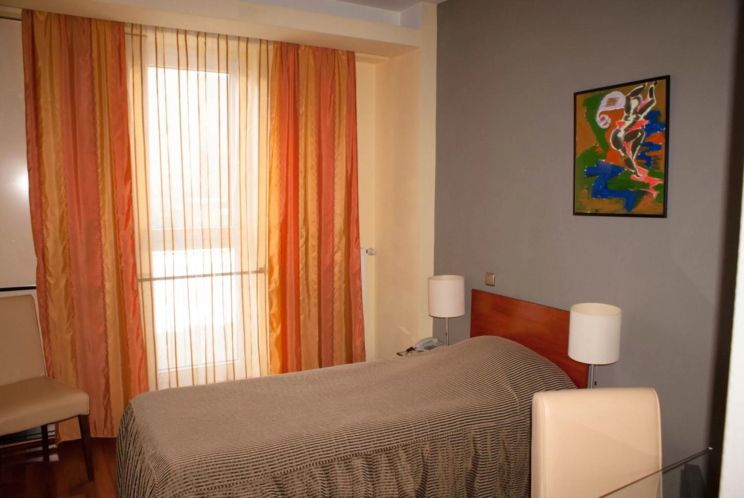 Bed in Tania-Frankfurt Hotel