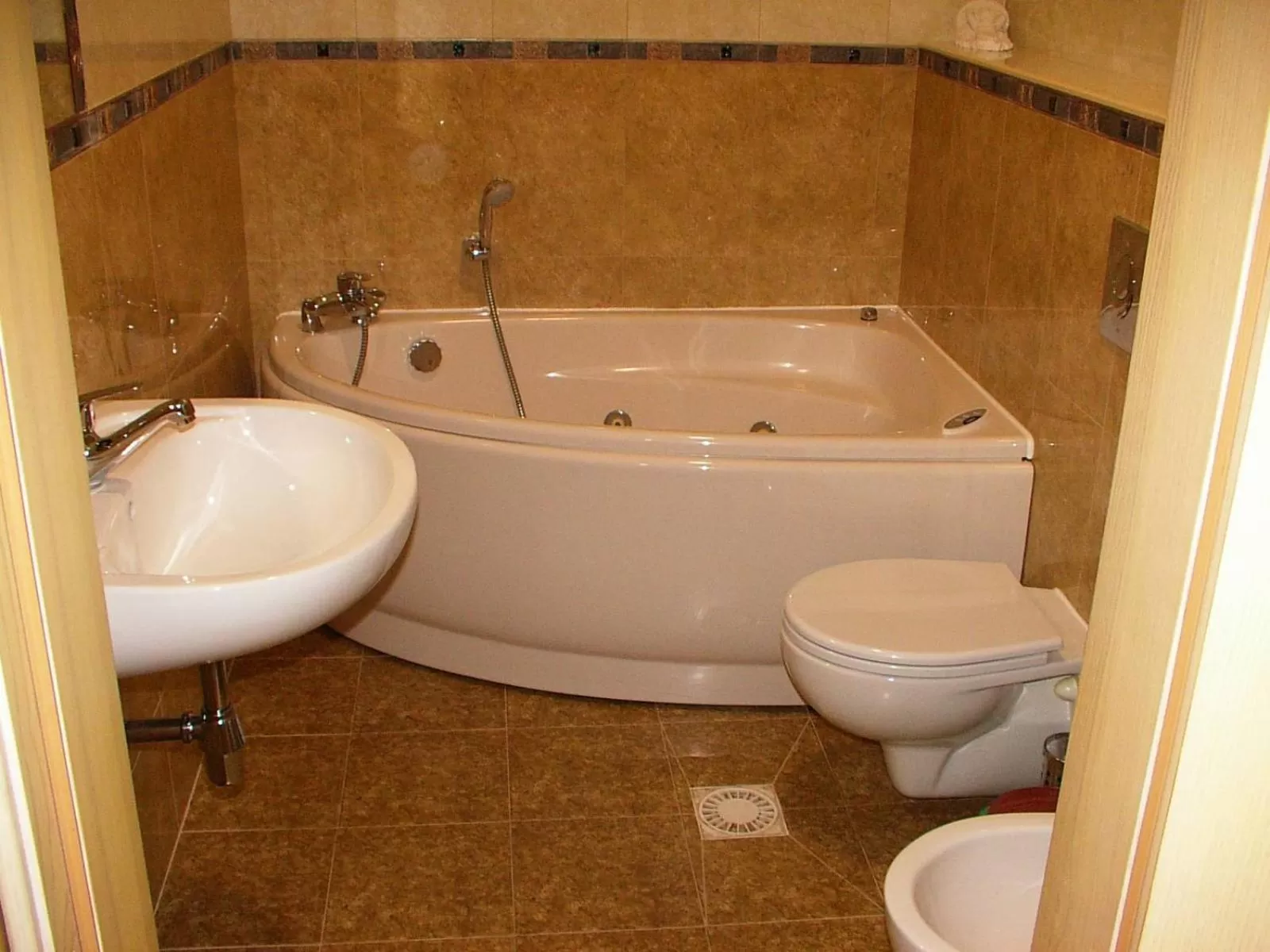 Hot Tub, Bathroom in Veles Hotel