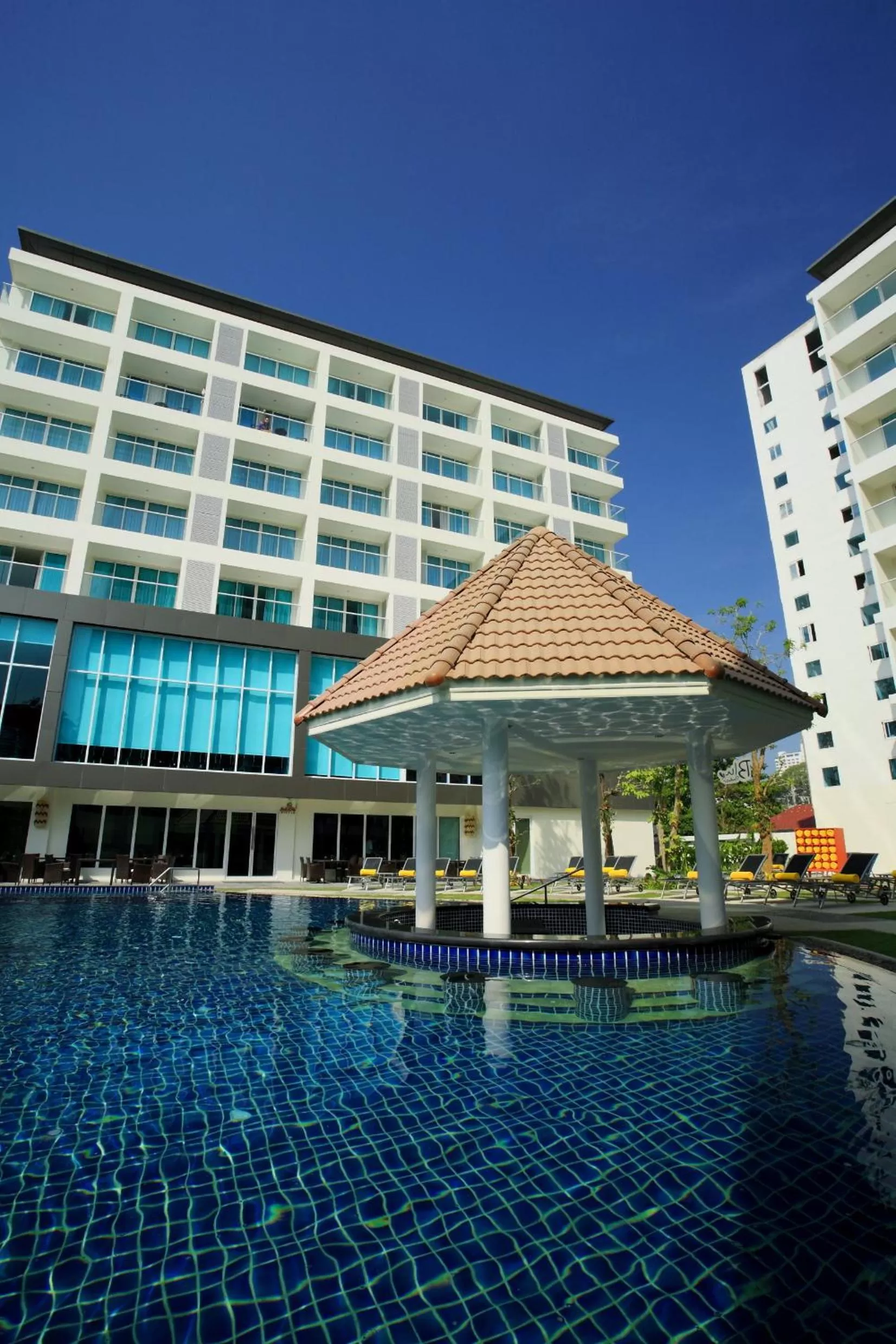 Swimming pool in Centara Pattaya Hotel