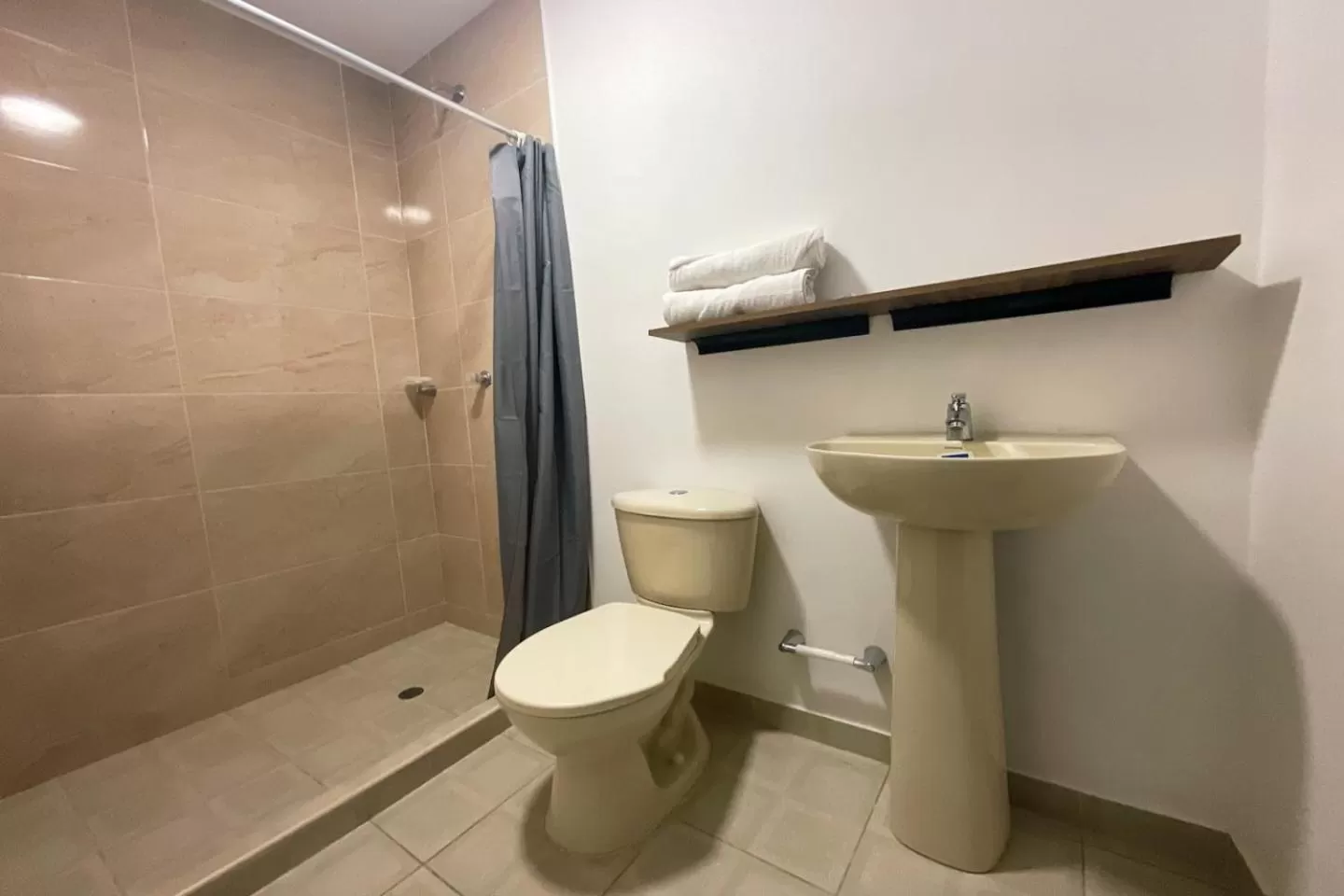 Shower in Hotel Andina Blue Santa Marta