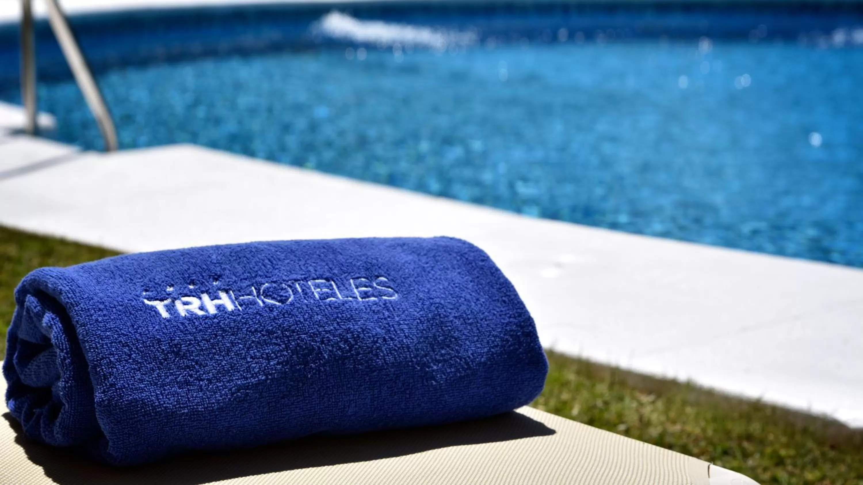 Swimming pool in Hotel TRH La Motilla