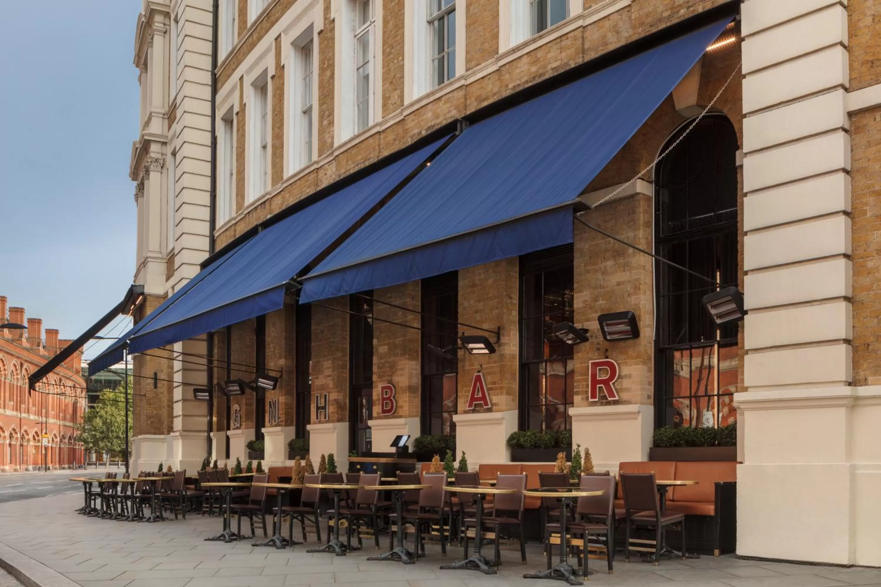 Restaurant/places to eat in Kaya Great Northern Hotel, London