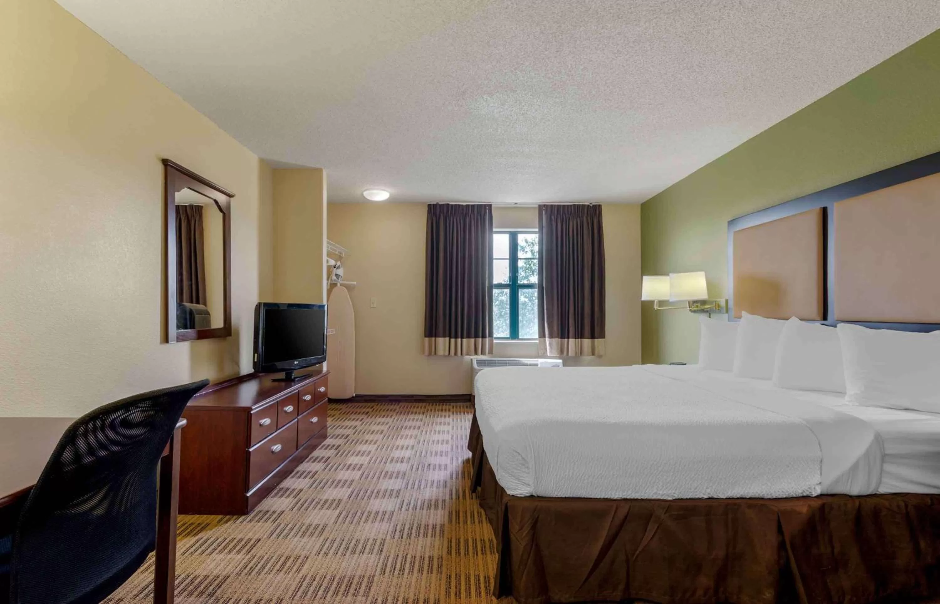 Studio with 1 King Bed - Non-Smoking in Extended Stay America Select Suites - Atlanta - Alpharetta - Rock Mill Rd