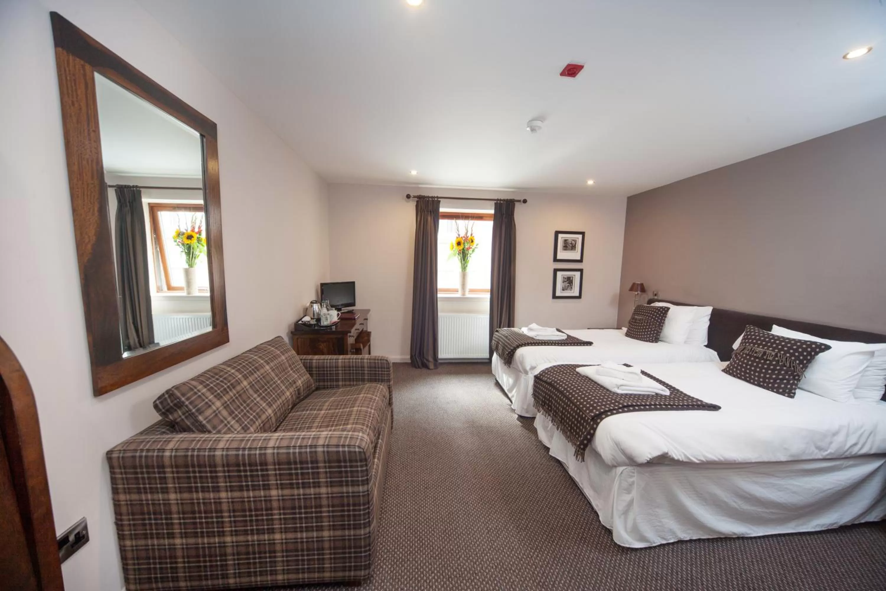 Photo of the whole room, Bed in The Townhouse Hotel