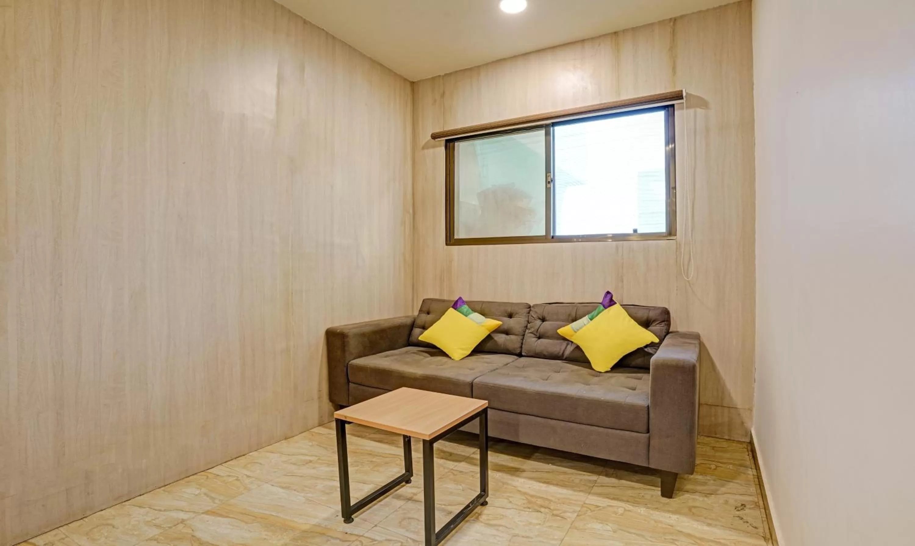 Seating area in Itsy Hotels Flowers Park