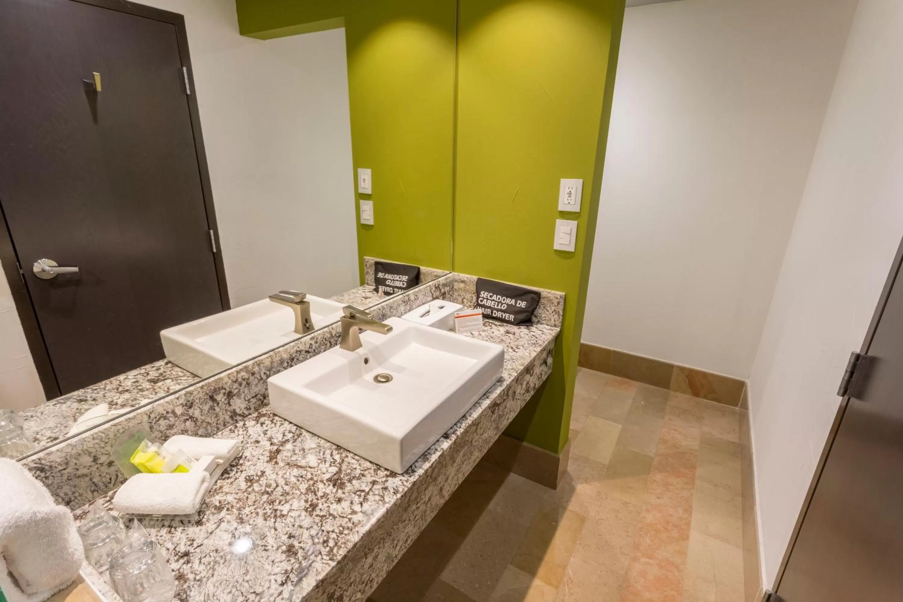 Bathroom in Holiday Inn Queretaro Zona Krystal by IHG