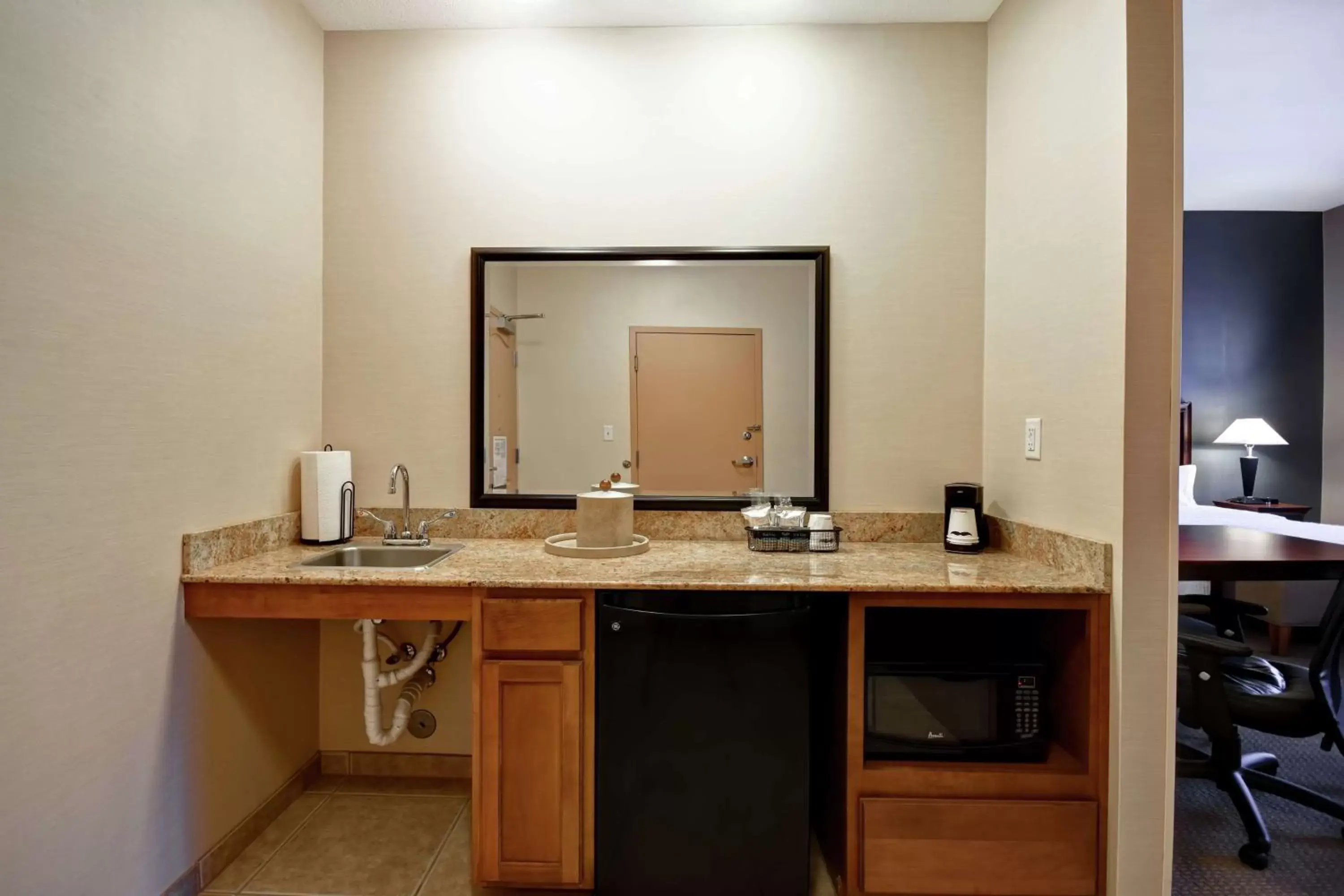 King Suite - Mobility and Hearing Access/Non-Smoking in Hampton Inn & Suites Folsom King Suite - Mobility and Hearing Access/Non-Smoking in Hampton Inn & Suites Folsom