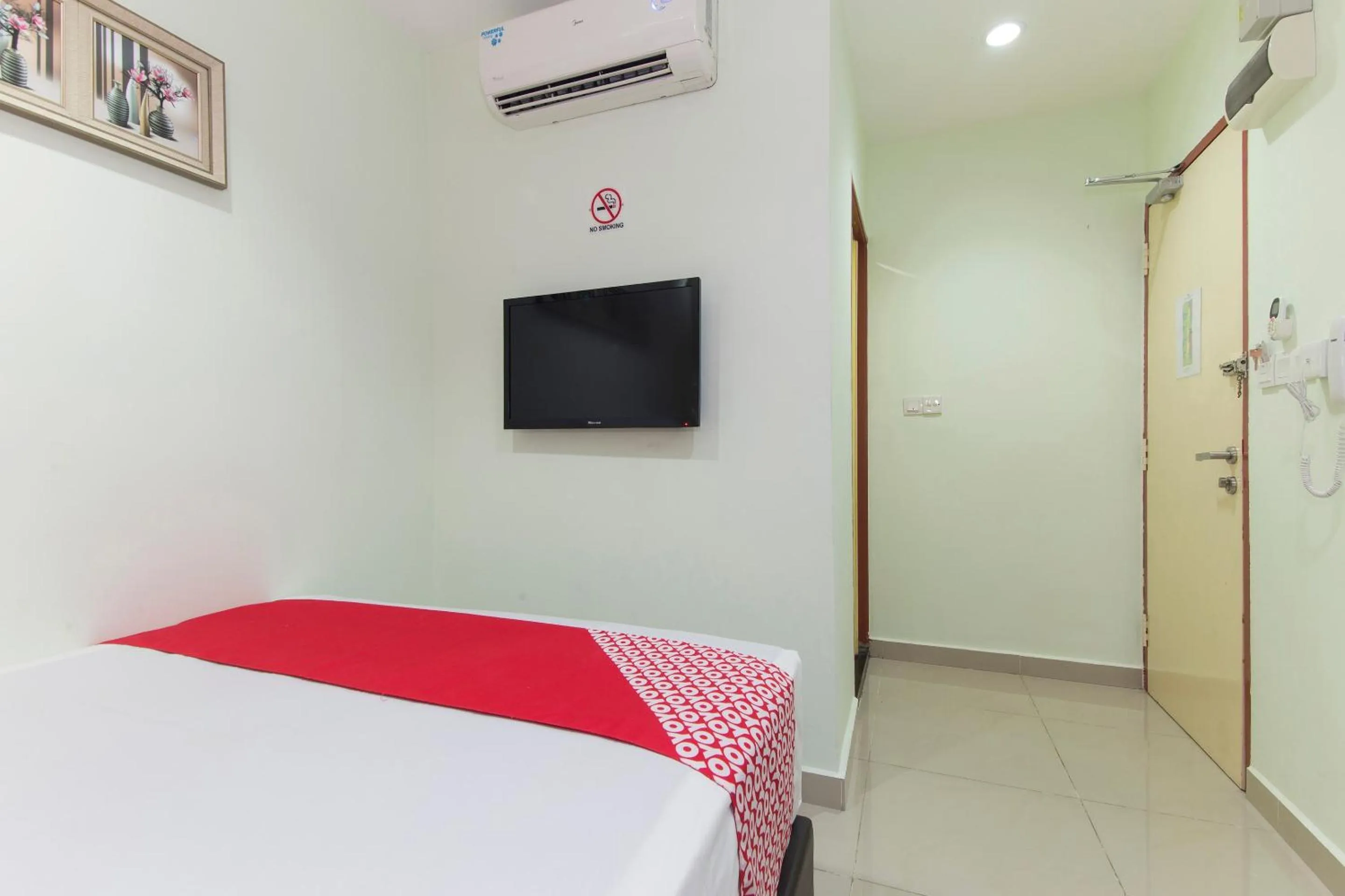 Bedroom, Bed in OYO 444 KL Empire Hotel