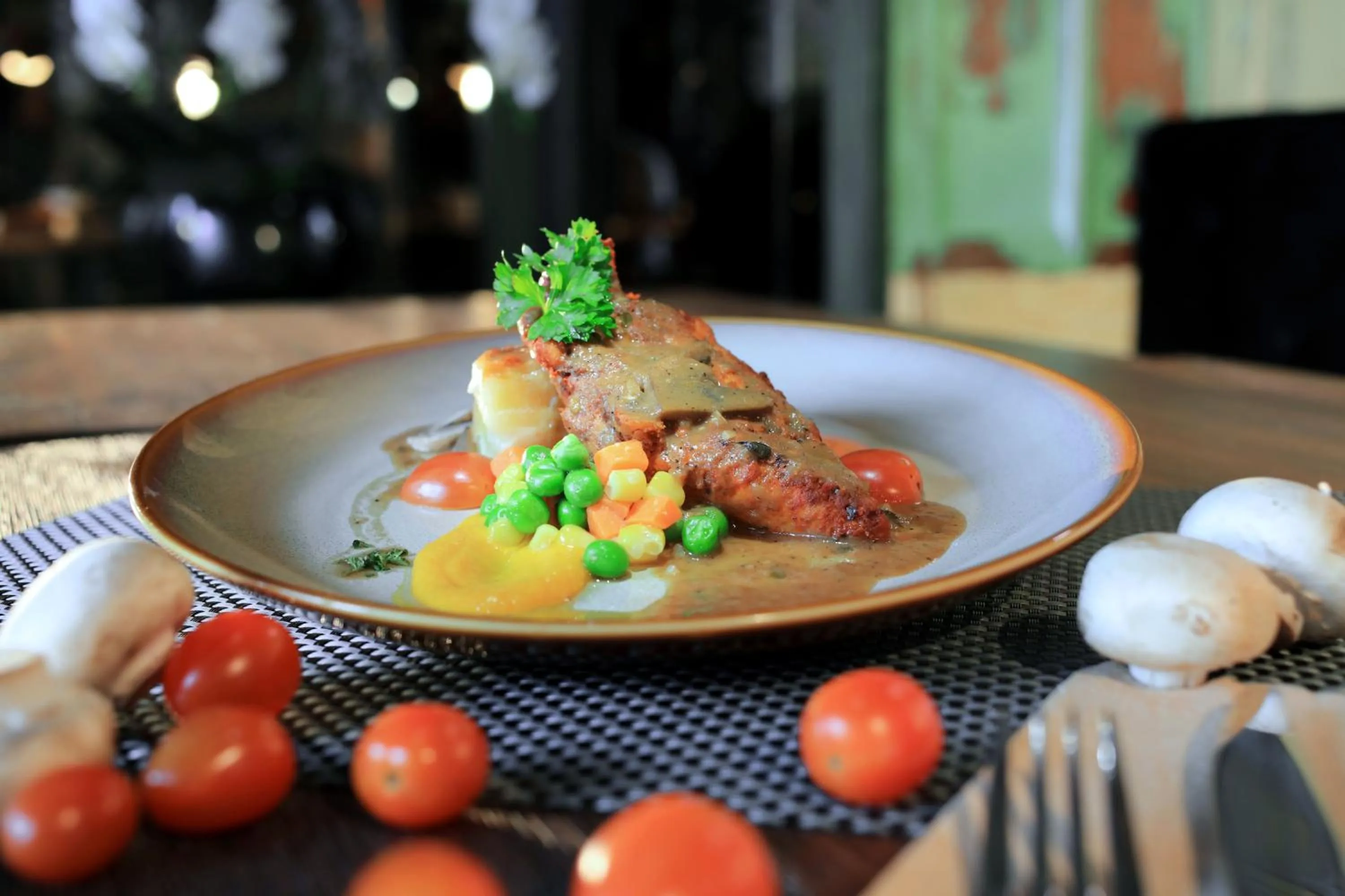 Food in S7 SUITES GANDARIA