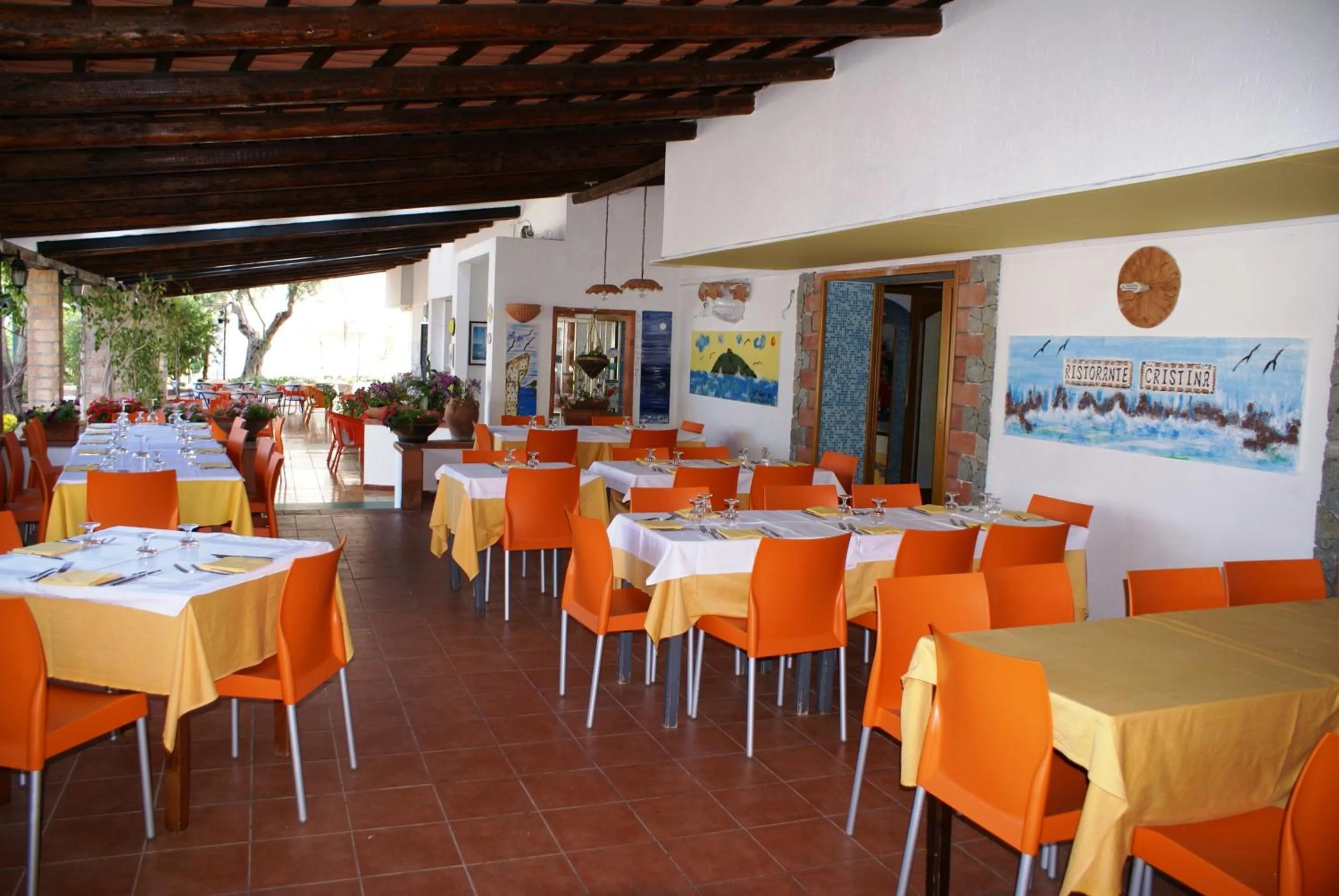 Restaurant/places to eat in Hotel Cristina