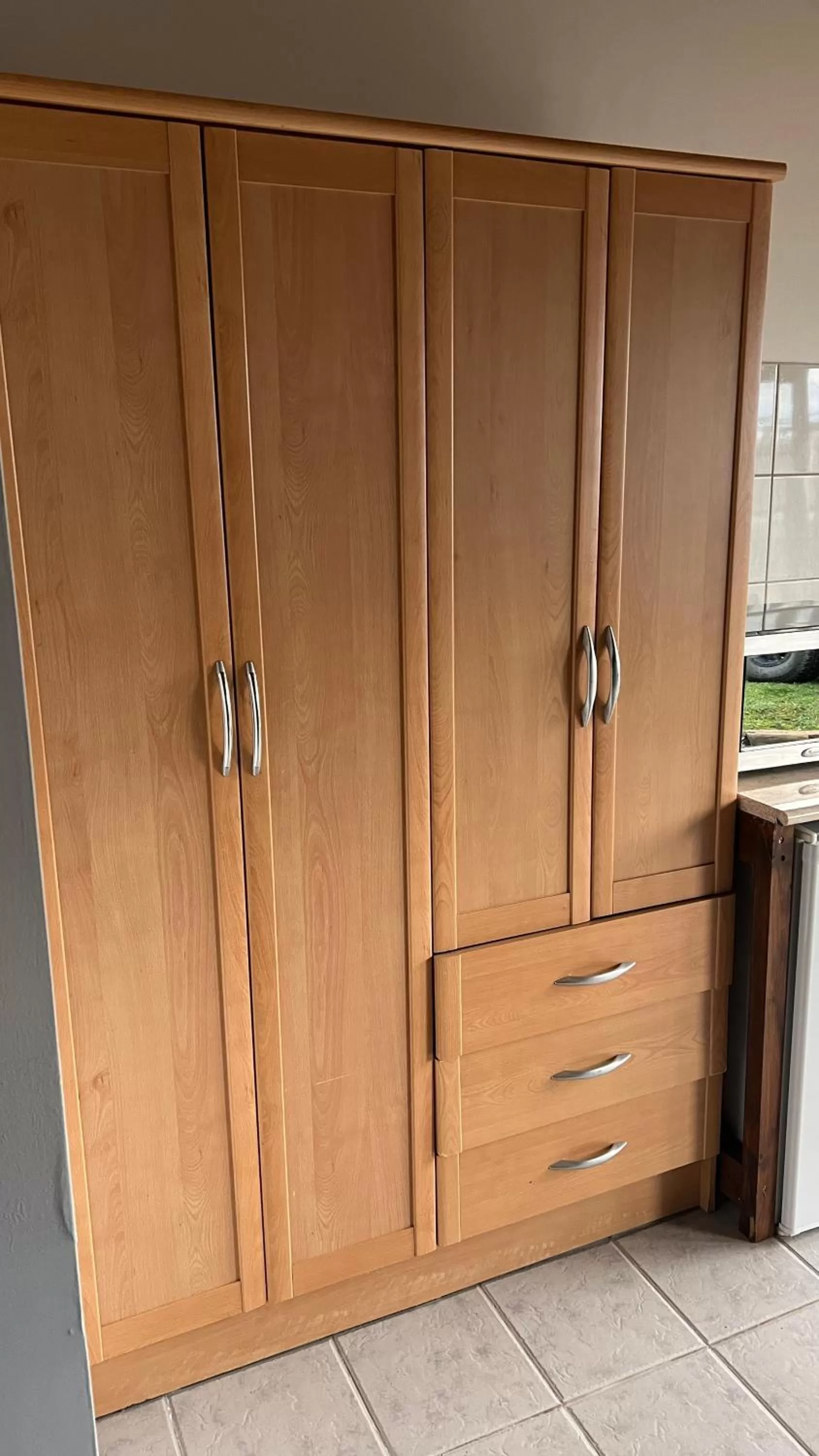 wardrobe in Hosteria Sloggett