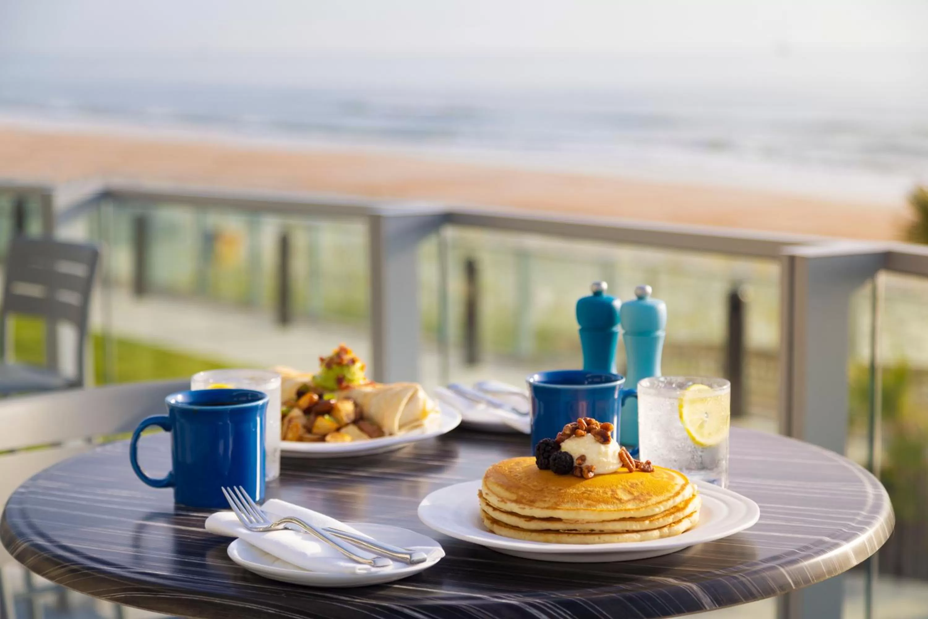 Restaurant/places to eat in Max Beach Resort