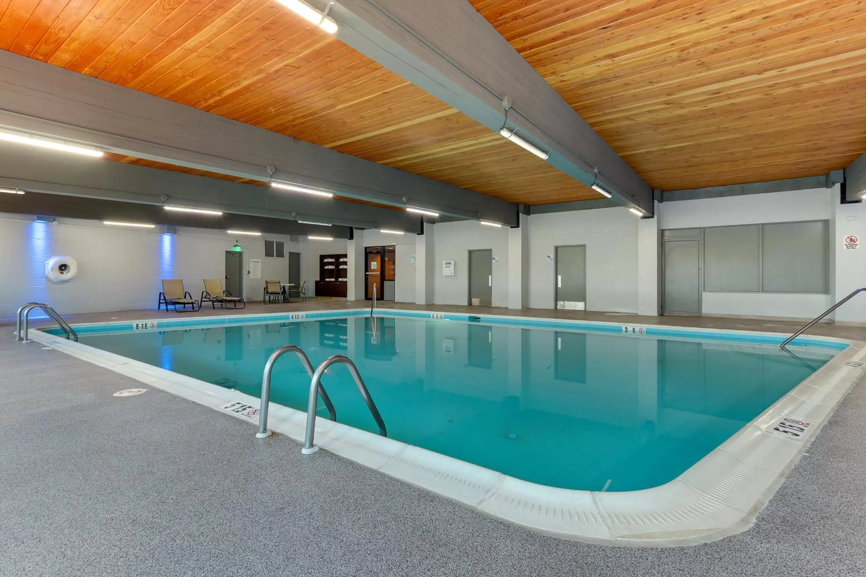 Swimming pool in Holiday Inn Express Aberdeen-Chesapeake House by IHG