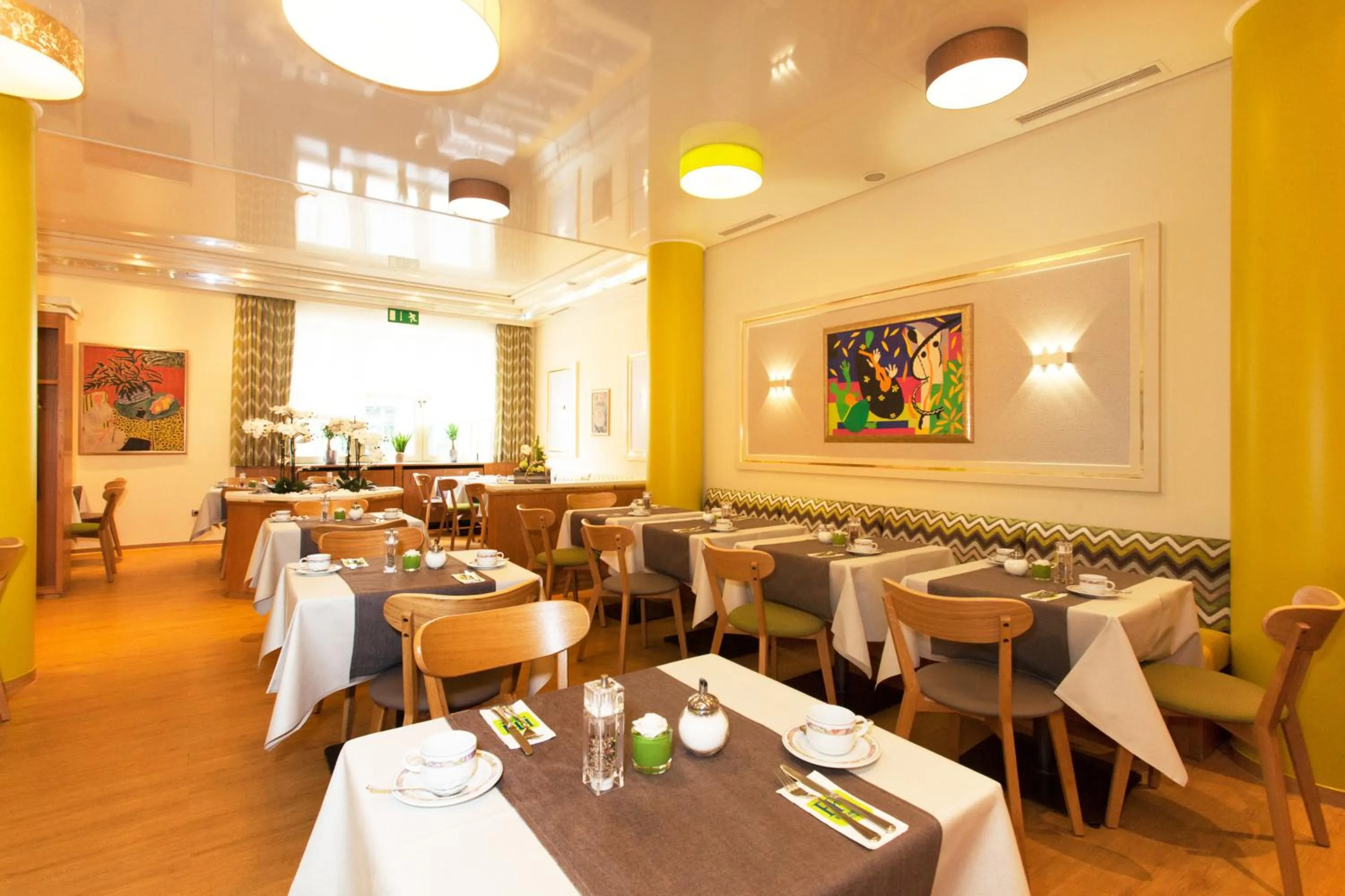 Restaurant/places to eat in The Domicil Hotel Frankfurt City