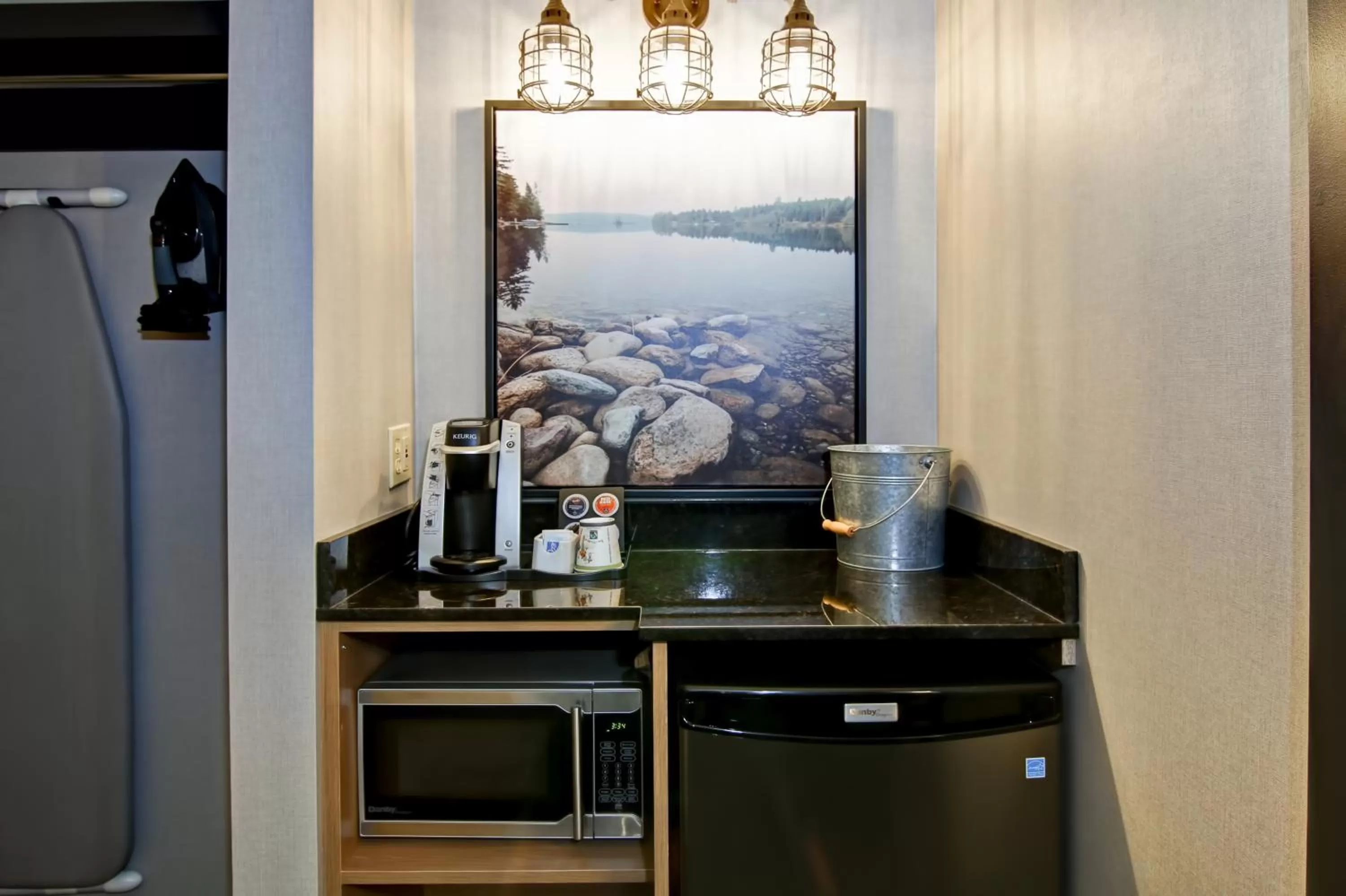 Coffee/tea facilities in Canalta Lodge