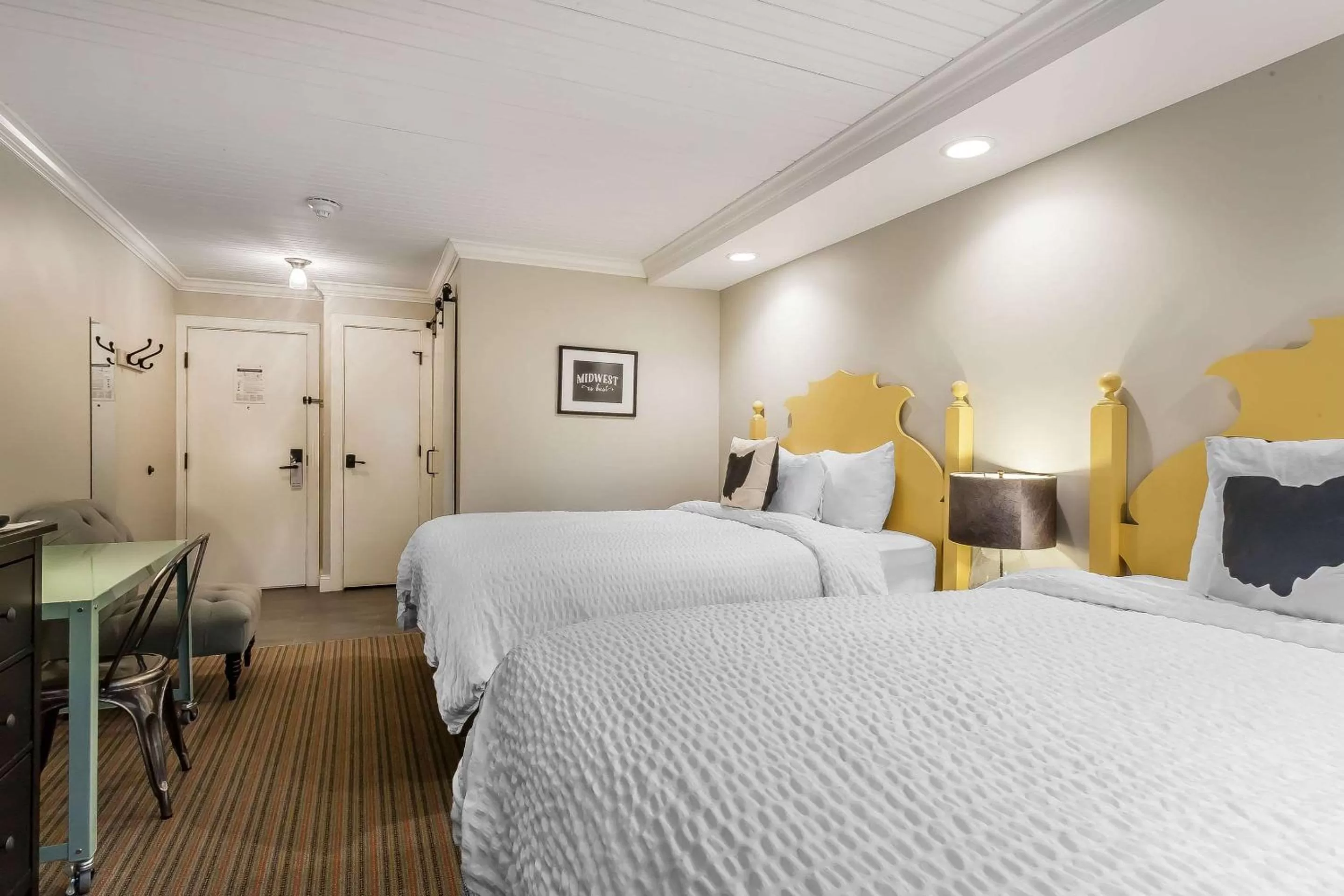 Photo of the whole room, Bed in The Aurora Inn Hotel and Event Center