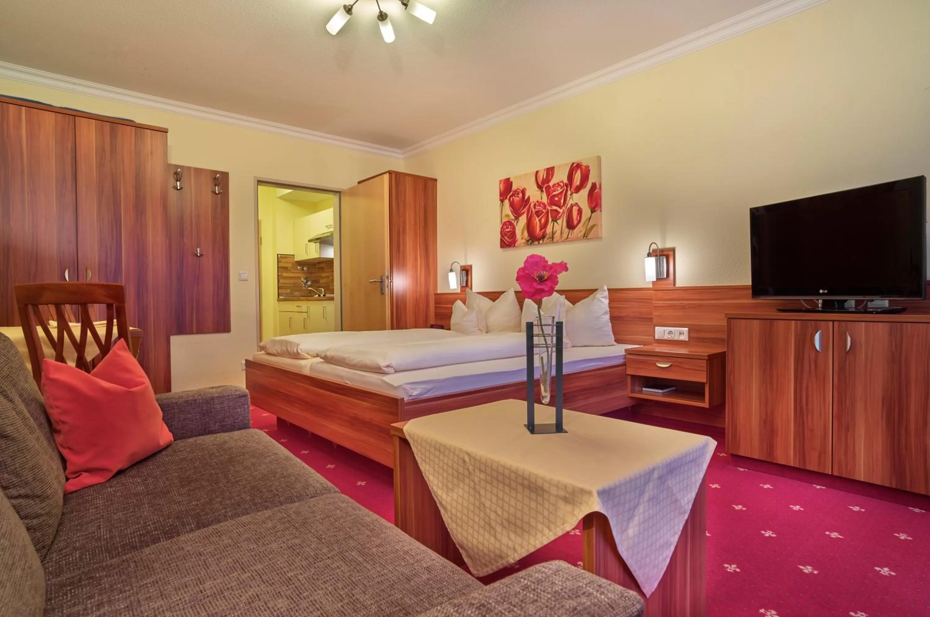 Breakfast, TV/Entertainment Center in Appartement-Haus Blumenhof