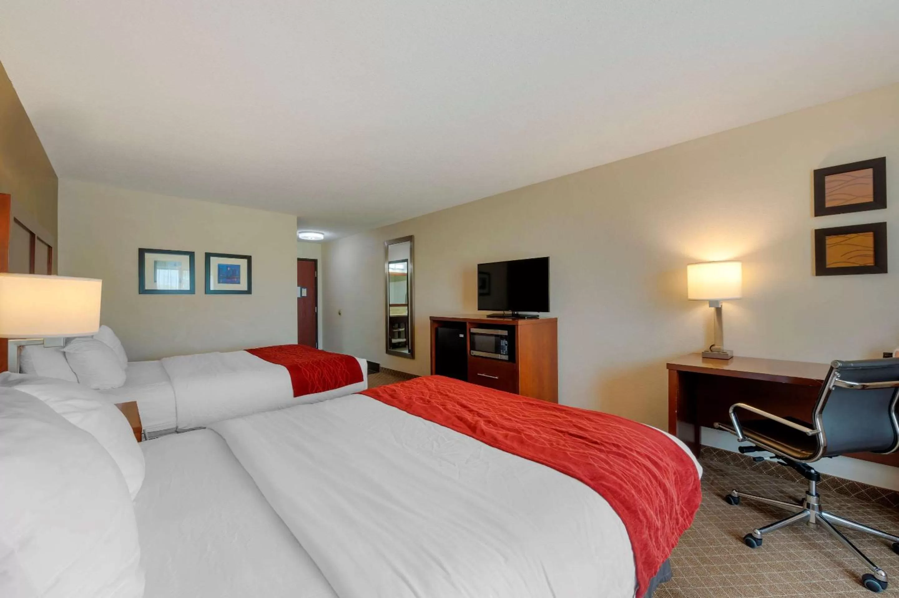 Photo of the whole room, Bed in Comfort Inn Pickerington - Columbus East