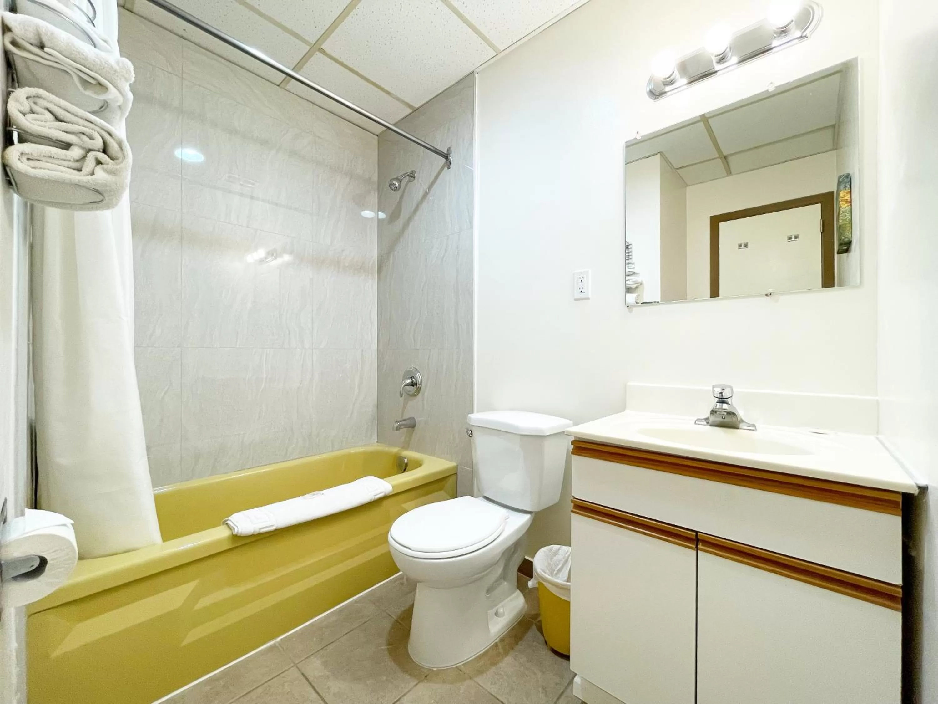 Bathroom in Valhalla Inn