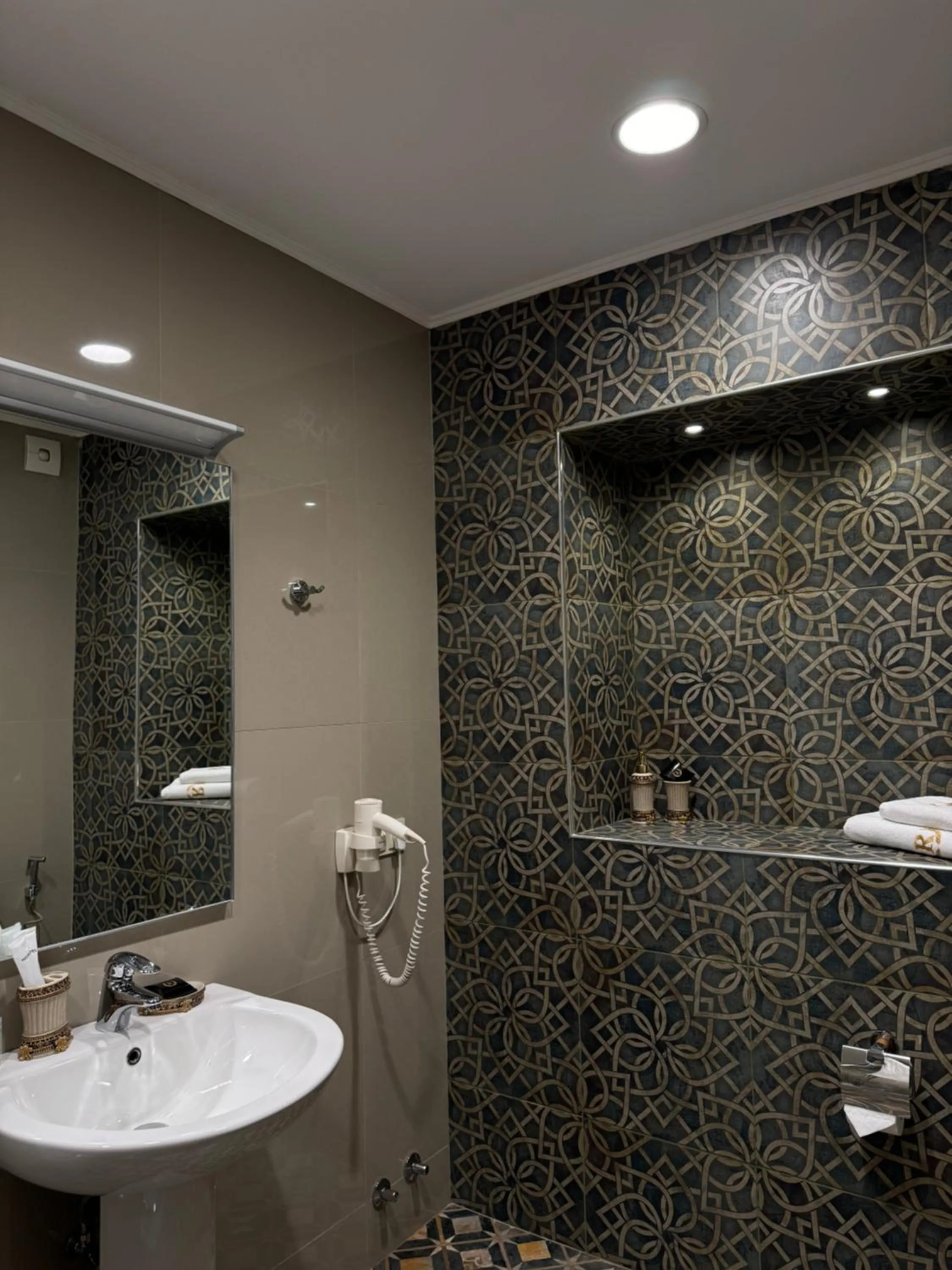 Shower in Redline Hotel