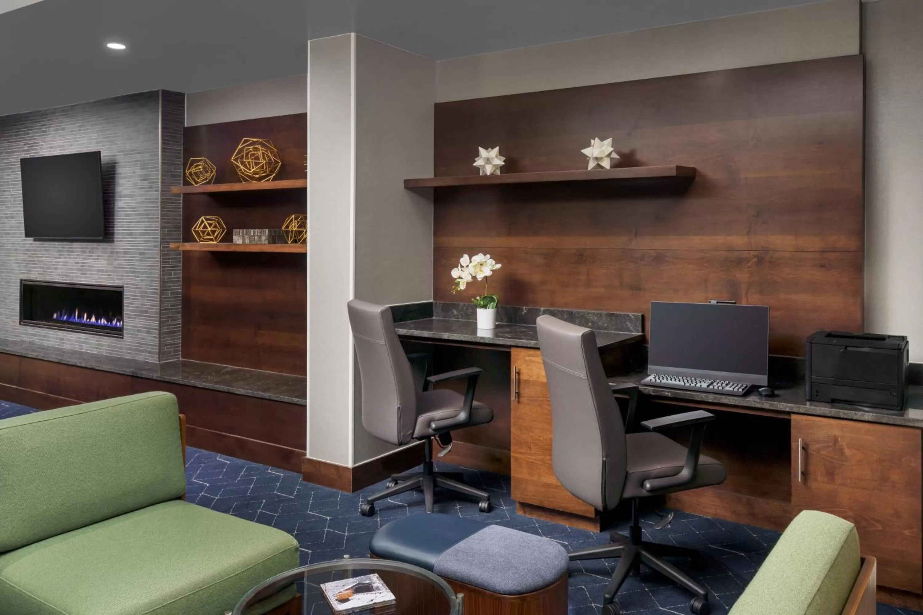 Business facilities in Courtyard Manchester-Boston Regional Airport