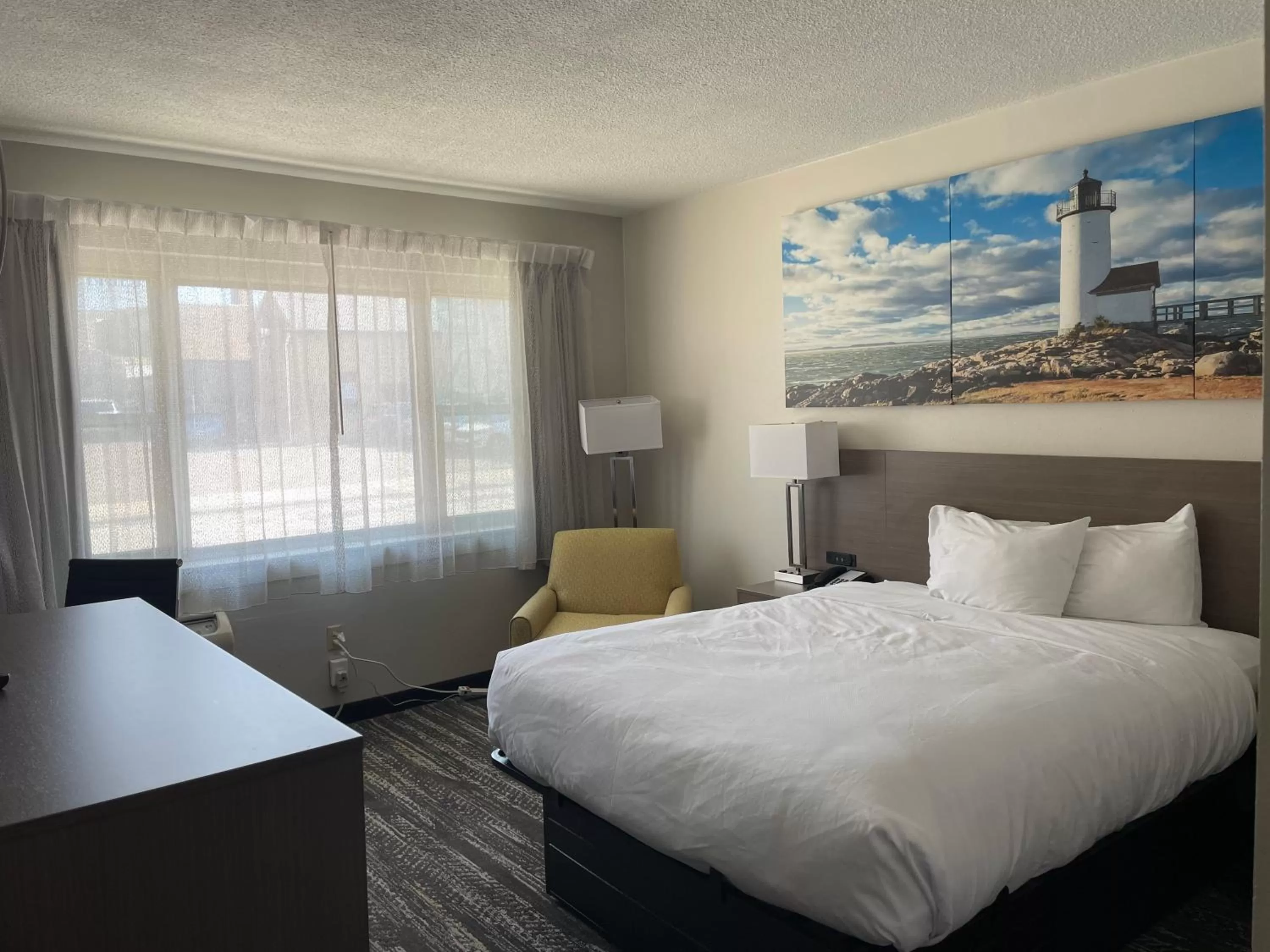 Bedroom in Days Inn by Wyndham Manitowoc