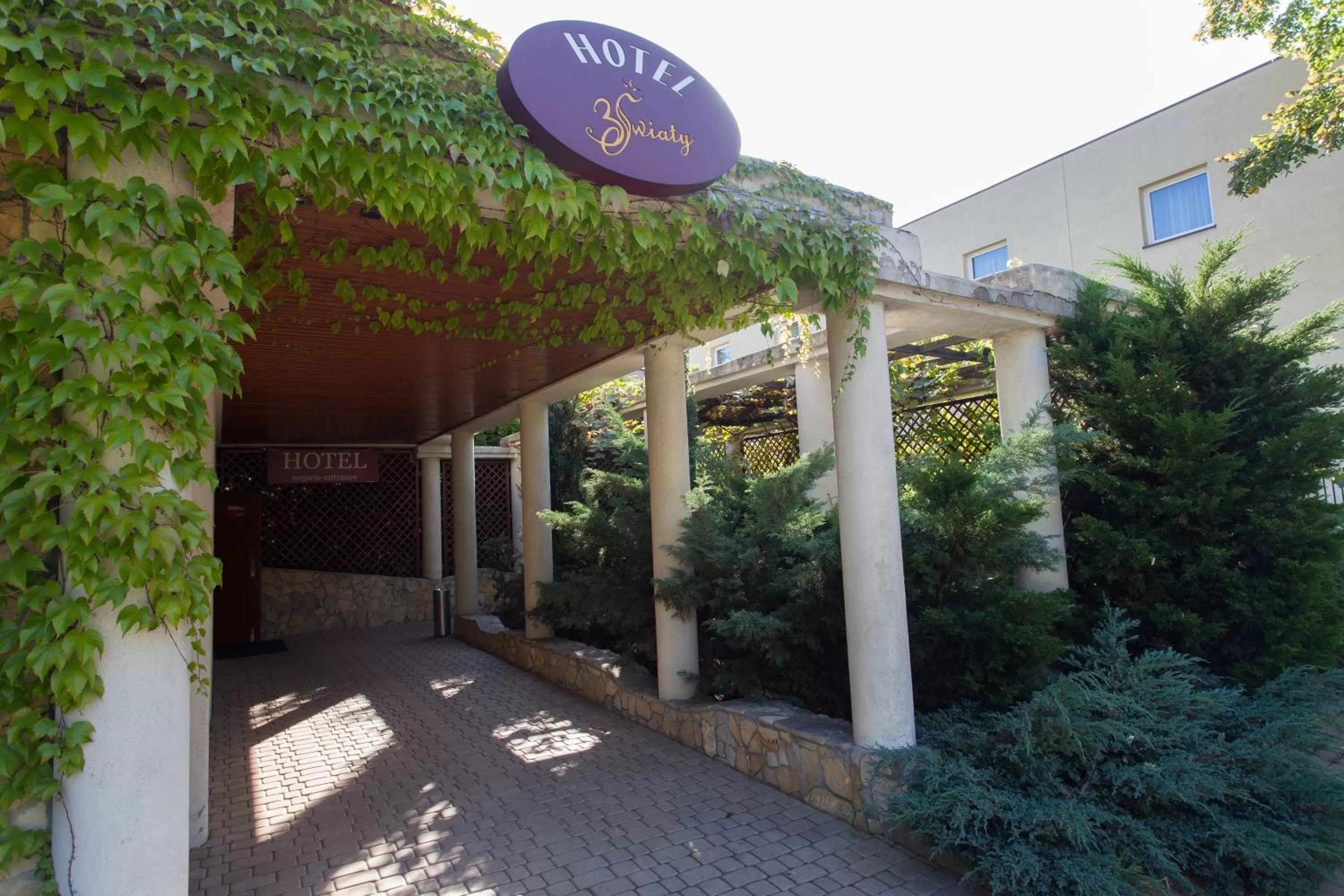 Property building in Hotel Trzy Światy Spa & Wellness Rajska WySpa