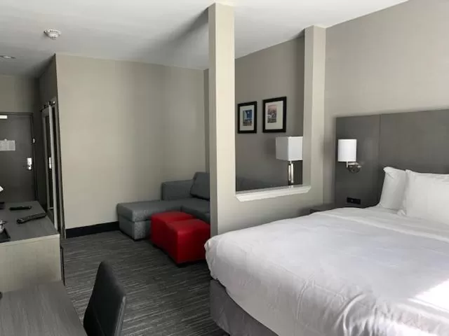 King Suite - Non-Smoking in Comfort Inn & Suites