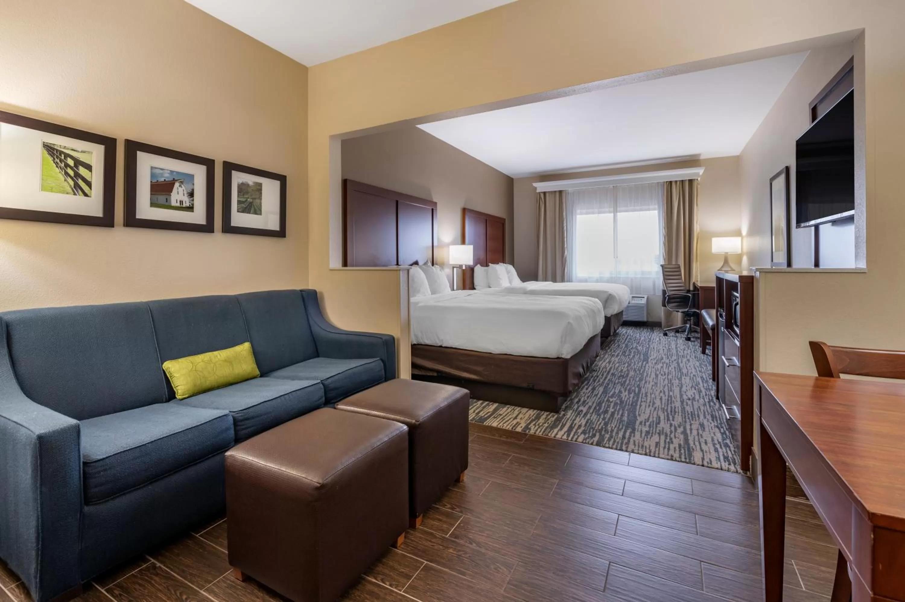 Bed in Comfort Suites Keeneland