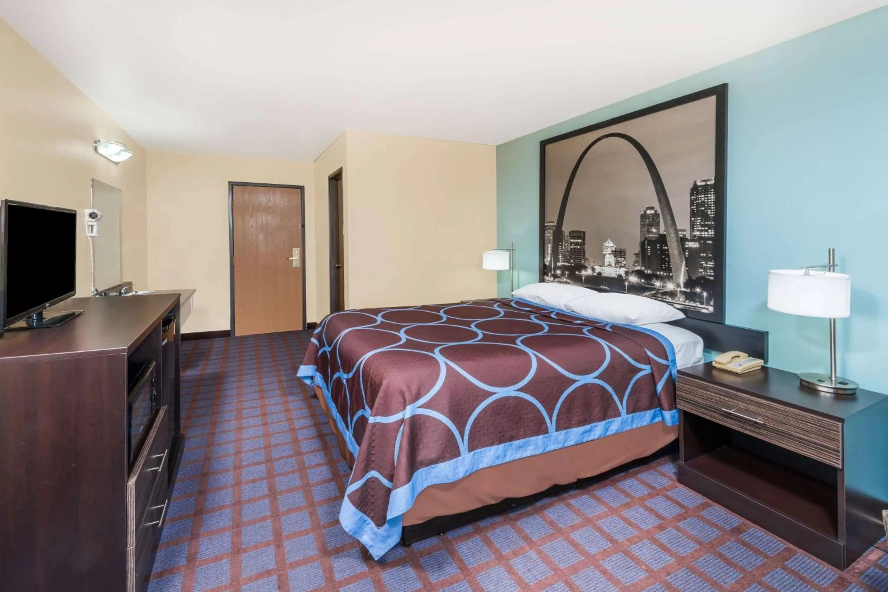 Bedroom, Bed in Super 8 by Wyndham Okawville