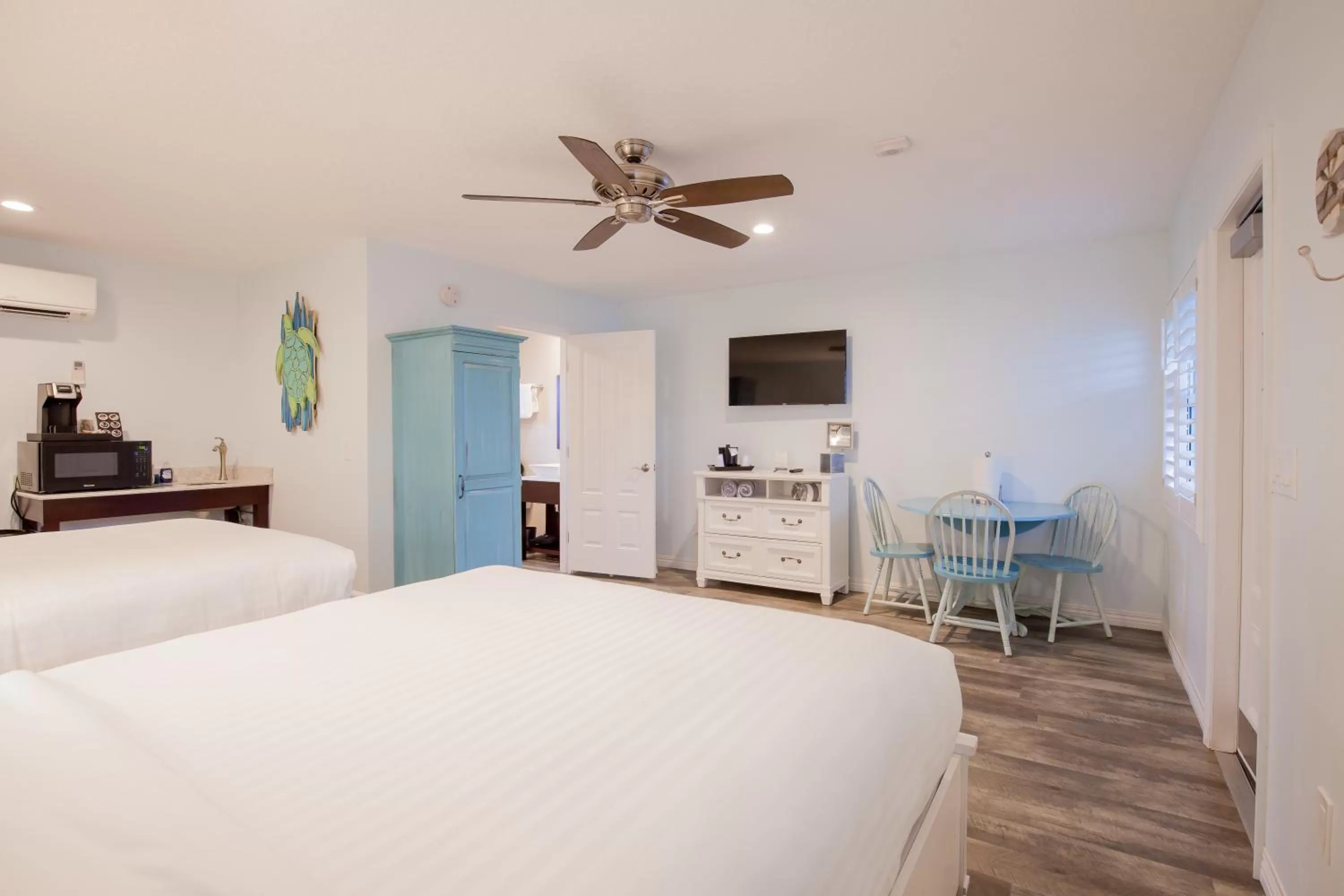 Bed in Lost Inn Paradise