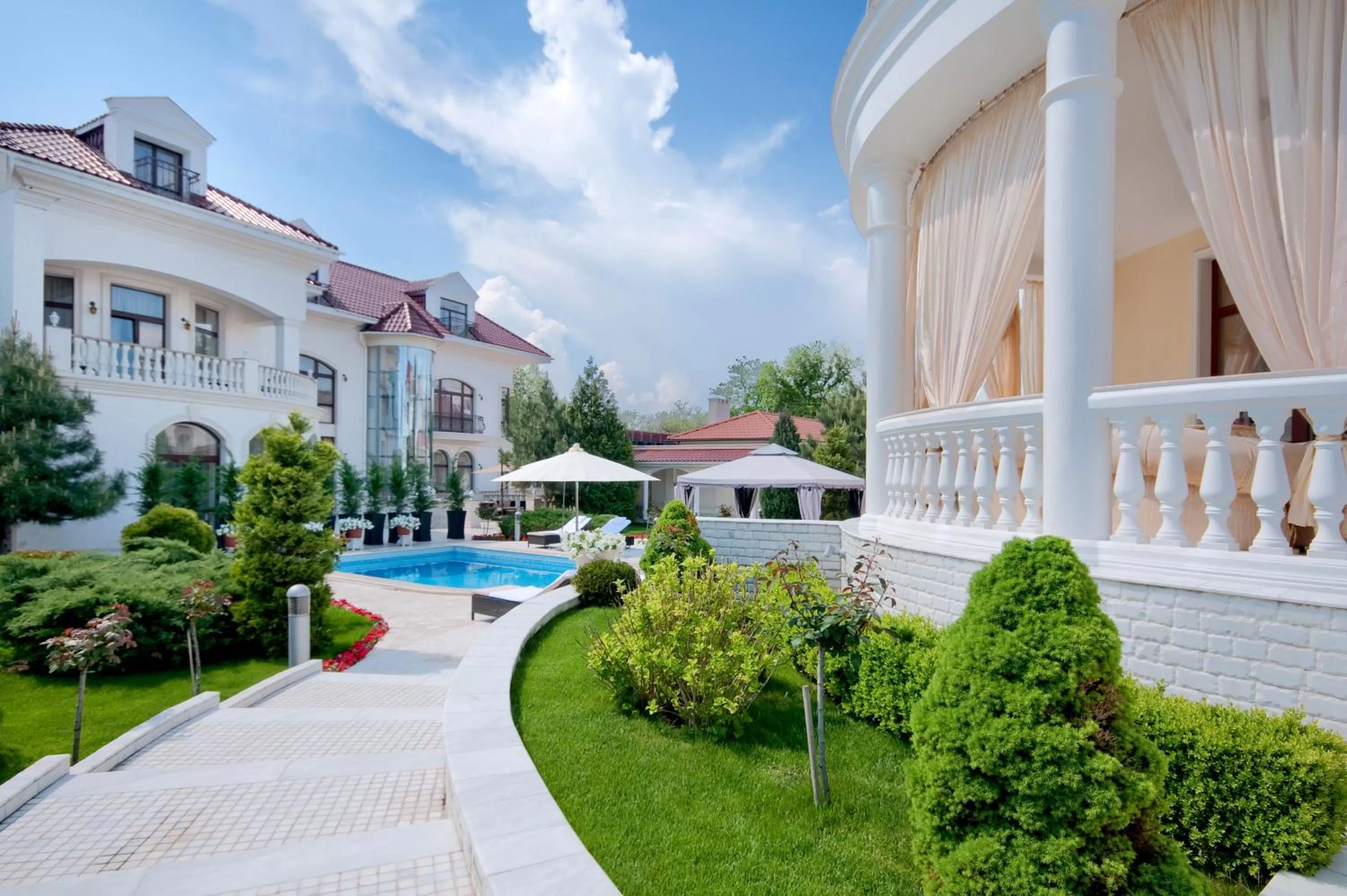 On site, Swimming Pool in Villa le Premier Maestro