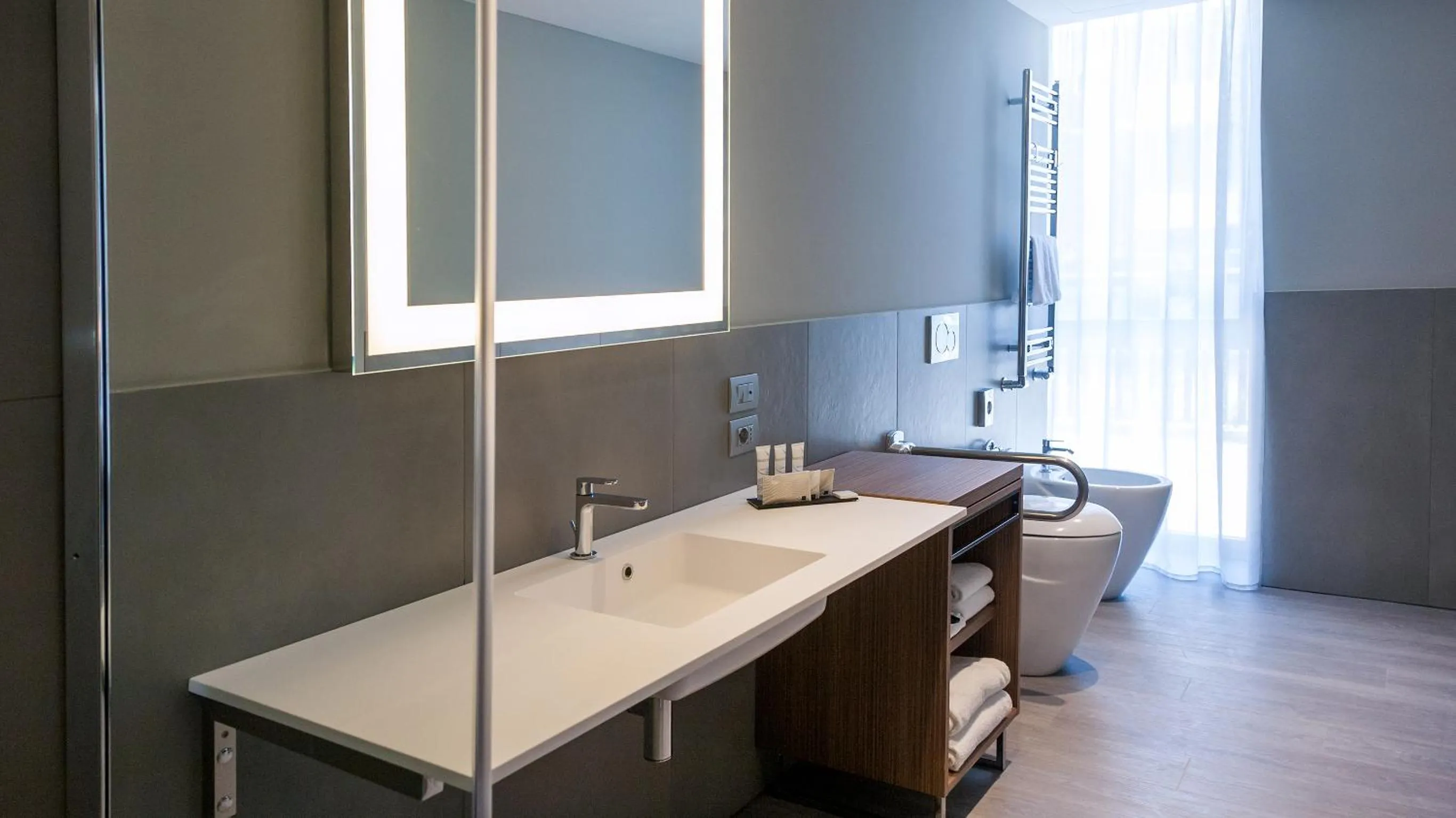 Toilet in G Hotel Pescara