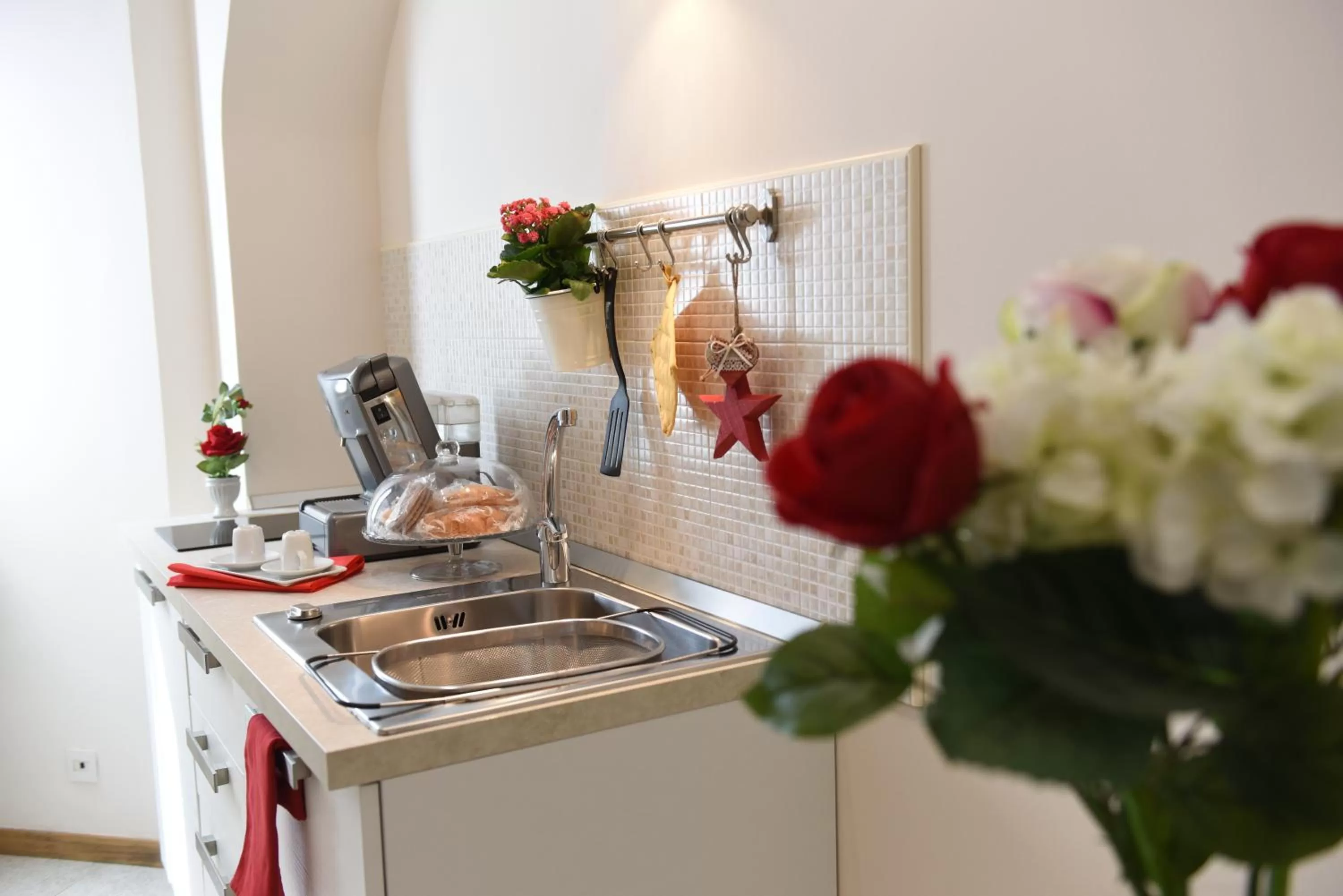 Kitchen or kitchenette in B&B La Dimora di Iside