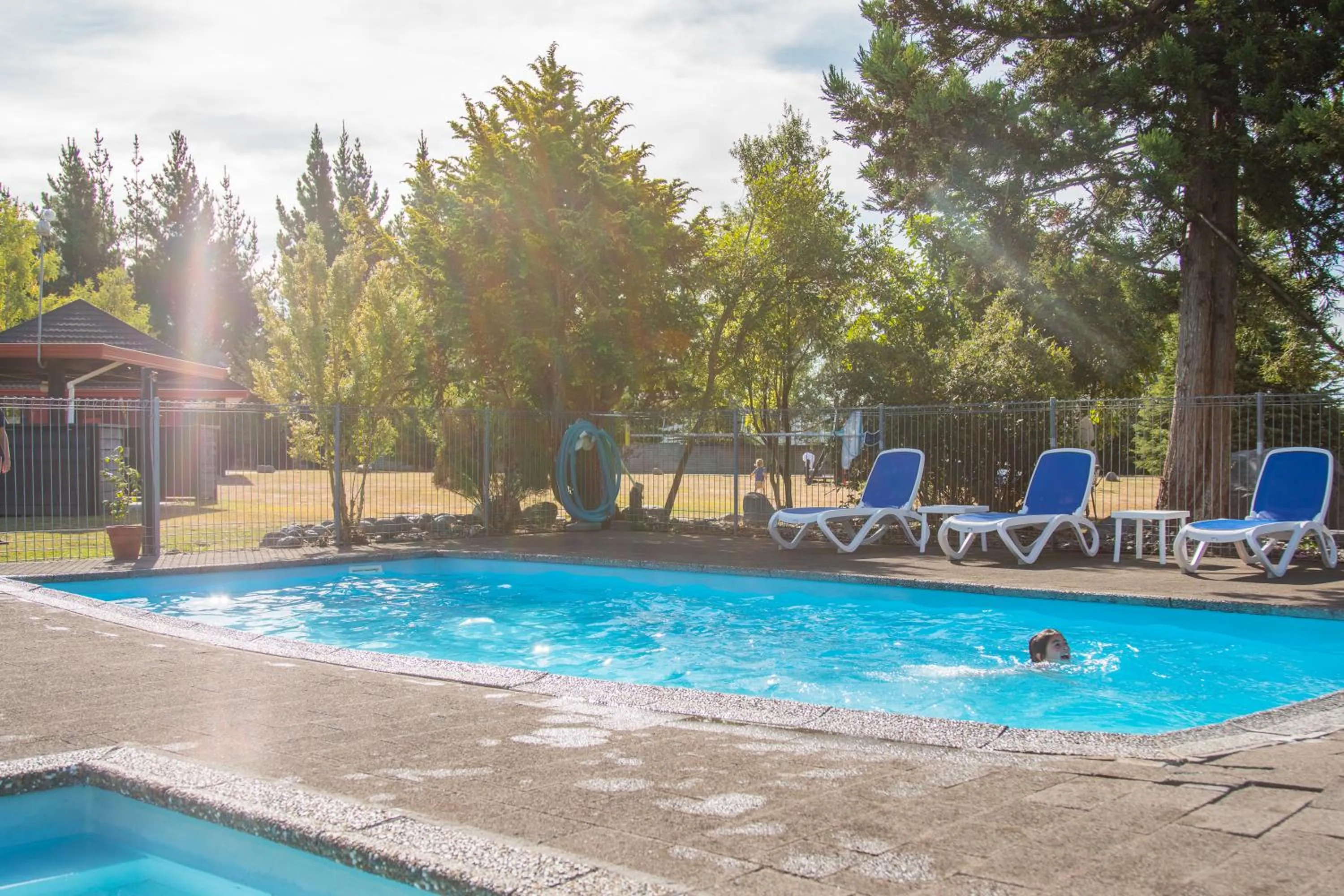 Swimming pool in Parklands Motorlodge & Holiday Park