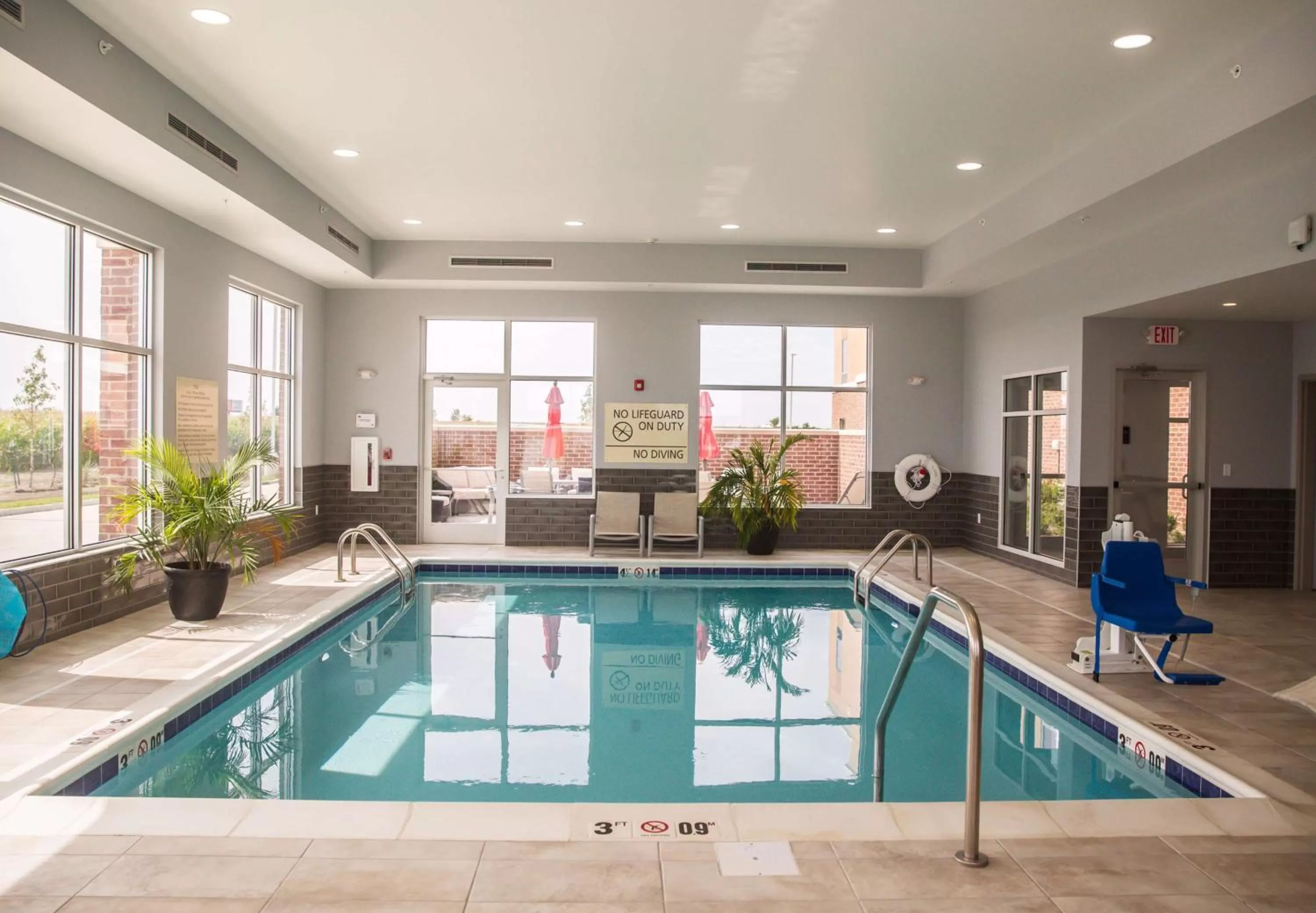 Pool view in Hampton Inn-Pontiac