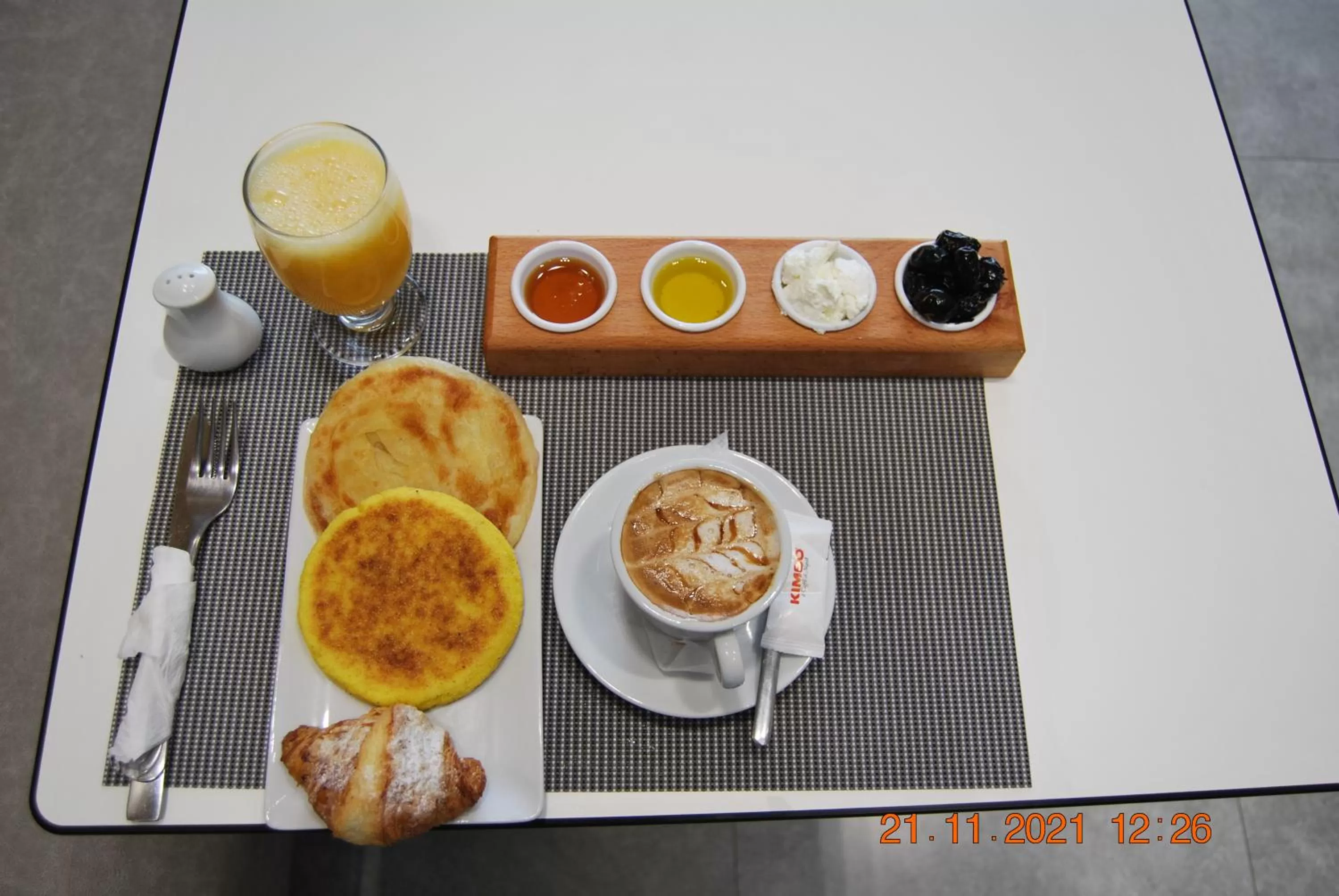 Food and drinks in Maarif Home Casablanca