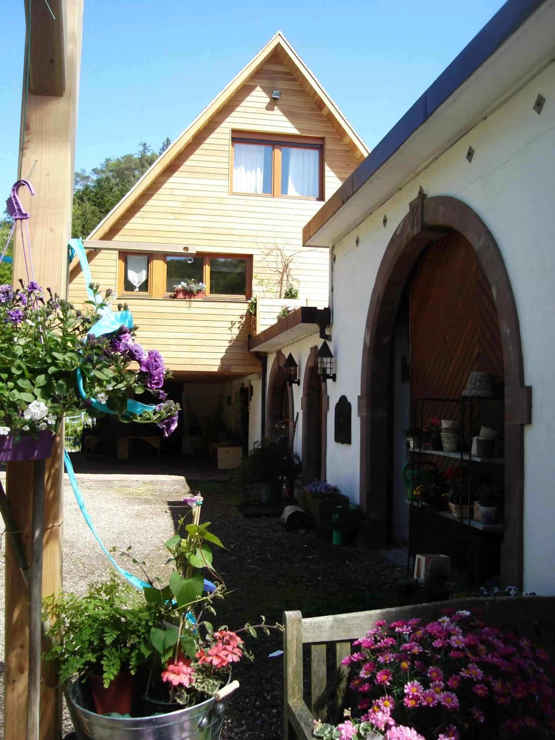Facade/entrance, Property Building in L'Atelier de Gisèle